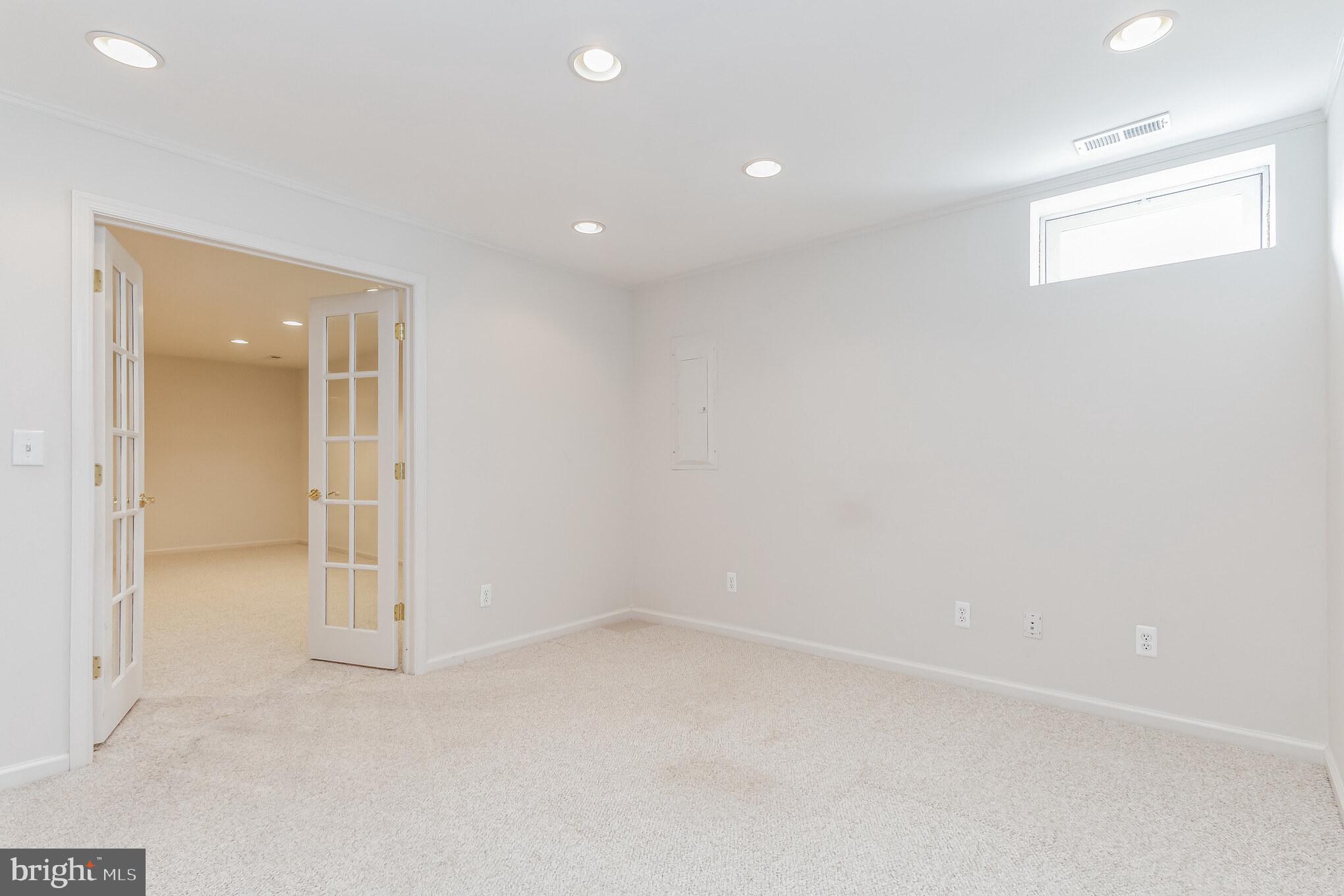 ASHBURN VILLAGE - Residential Lease