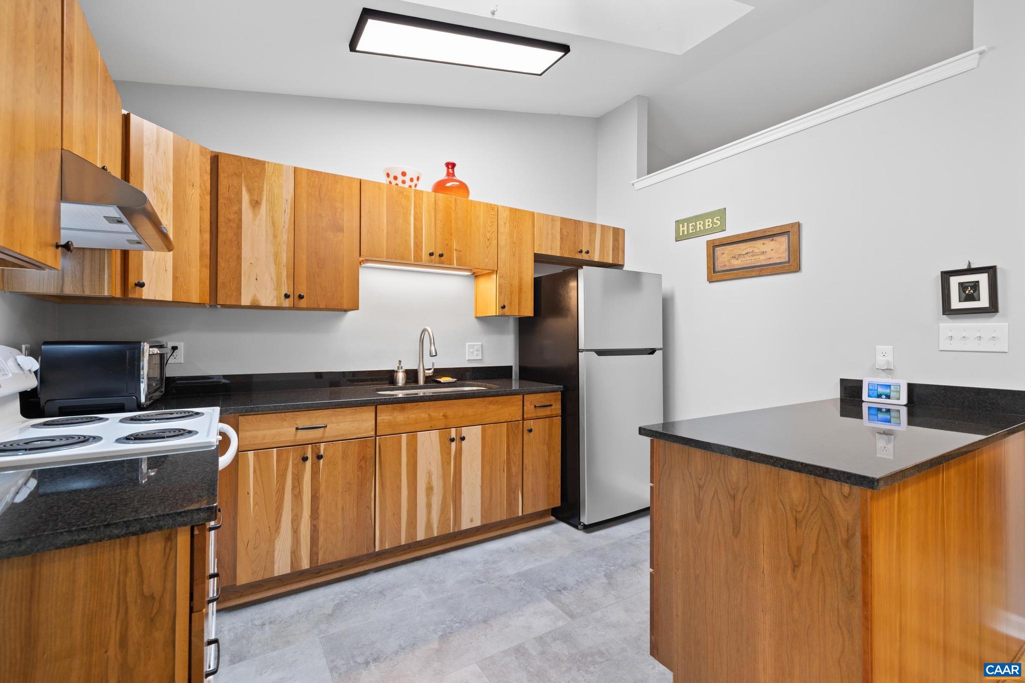 LAKE MONTICELLO - Residential