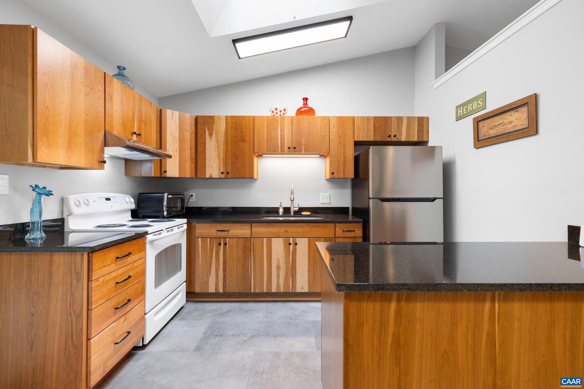 LAKE MONTICELLO - Residential