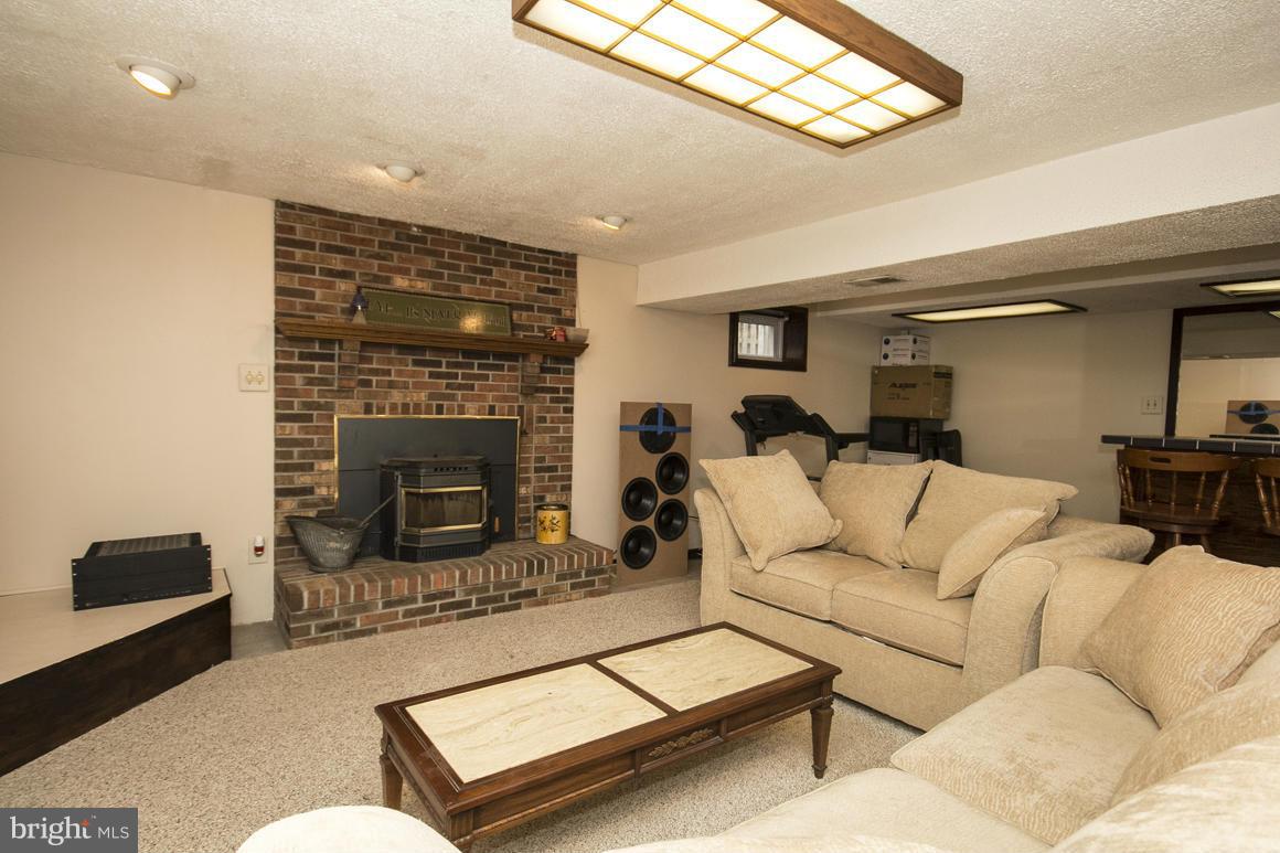 SANDY OAKS - Residential