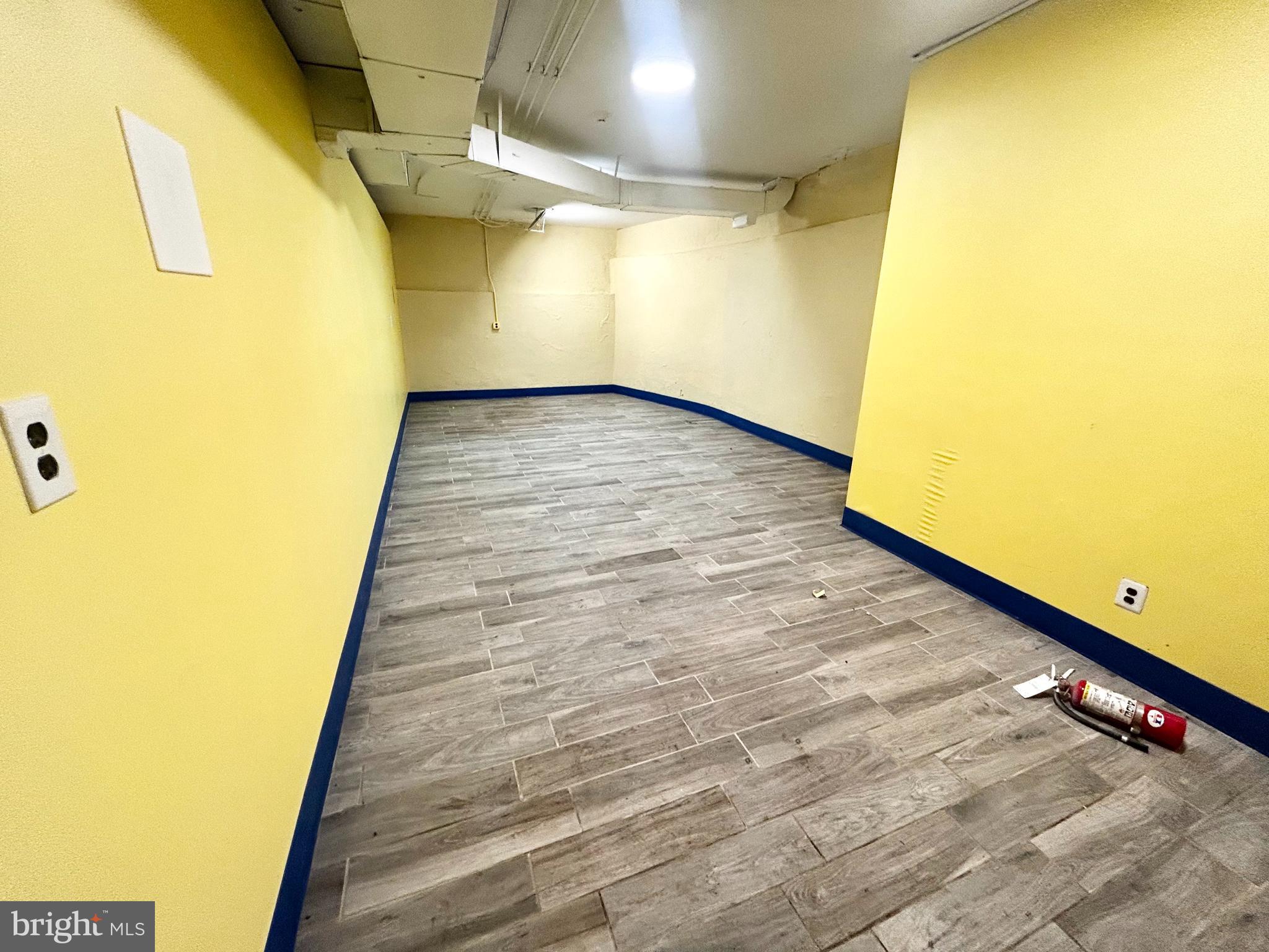 POWELTON VILLAGE - Commercial Lease