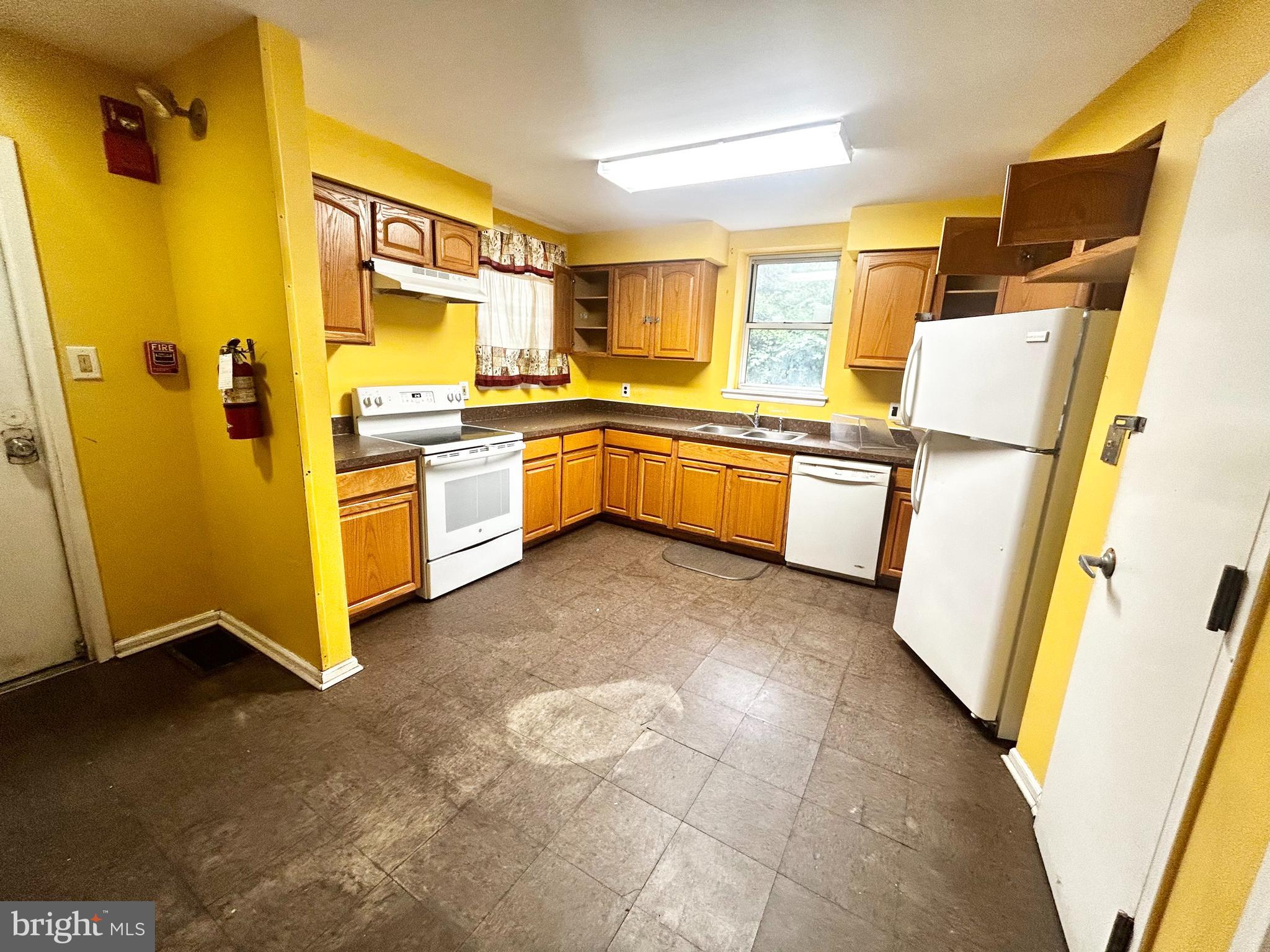 POWELTON VILLAGE - Commercial Lease