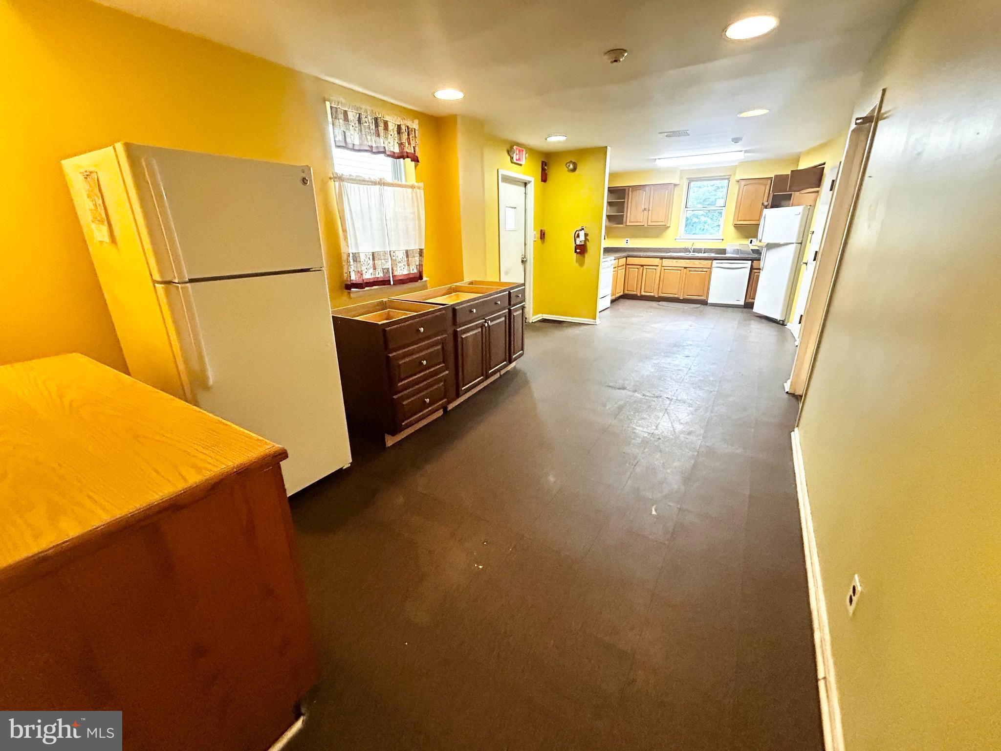 POWELTON VILLAGE - Commercial Lease