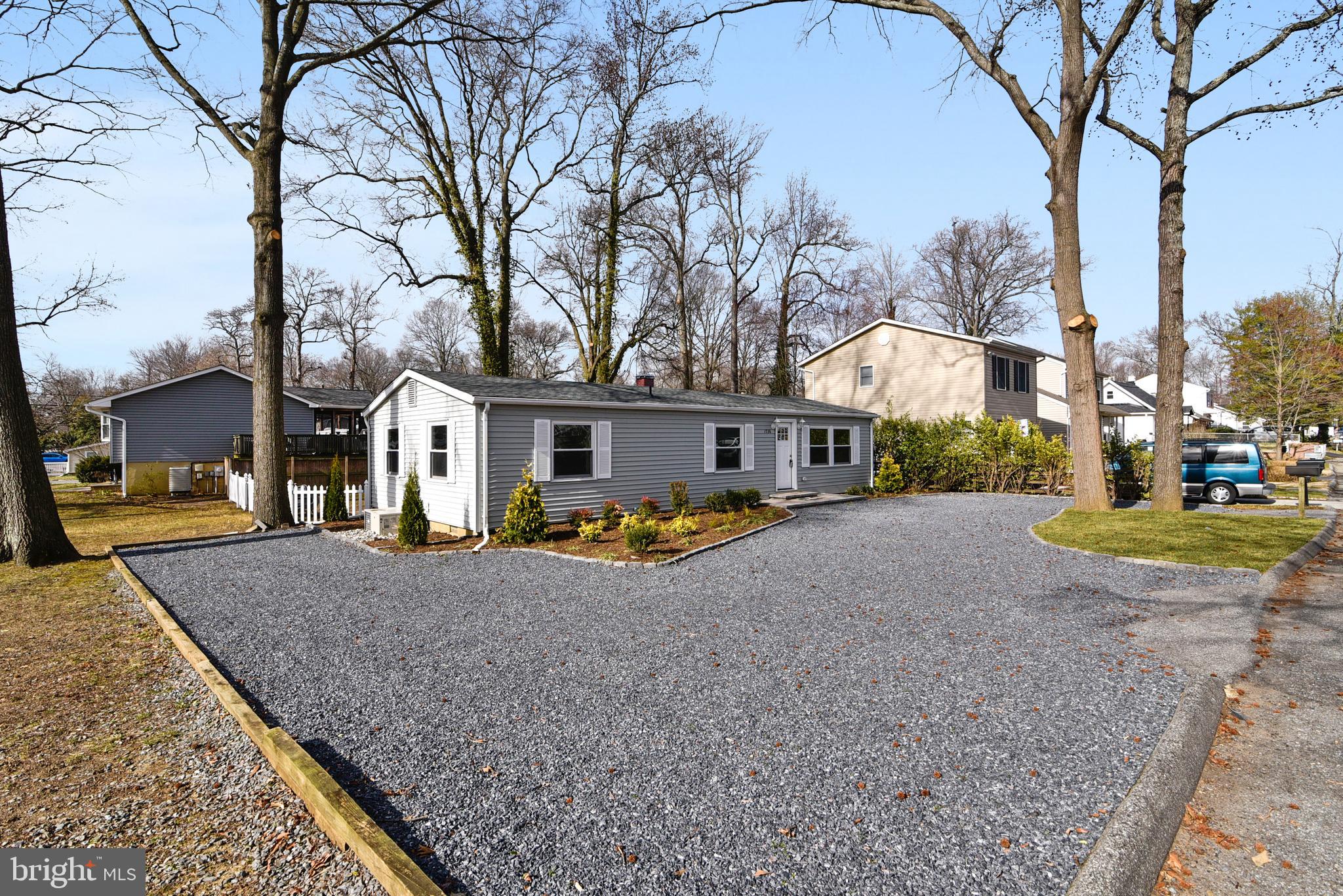 WOODLAND BEACH - Residential