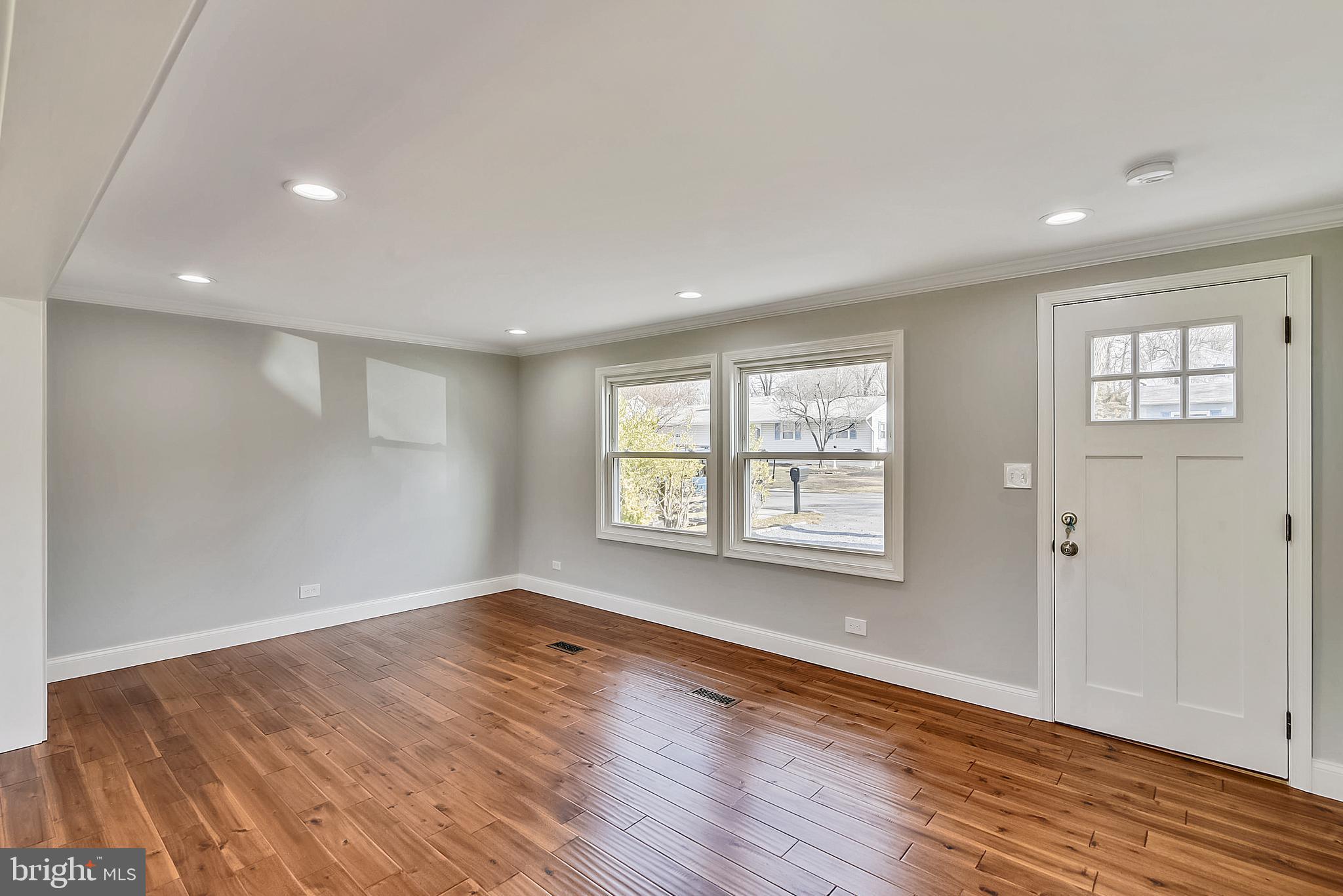 WOODLAND BEACH - Residential