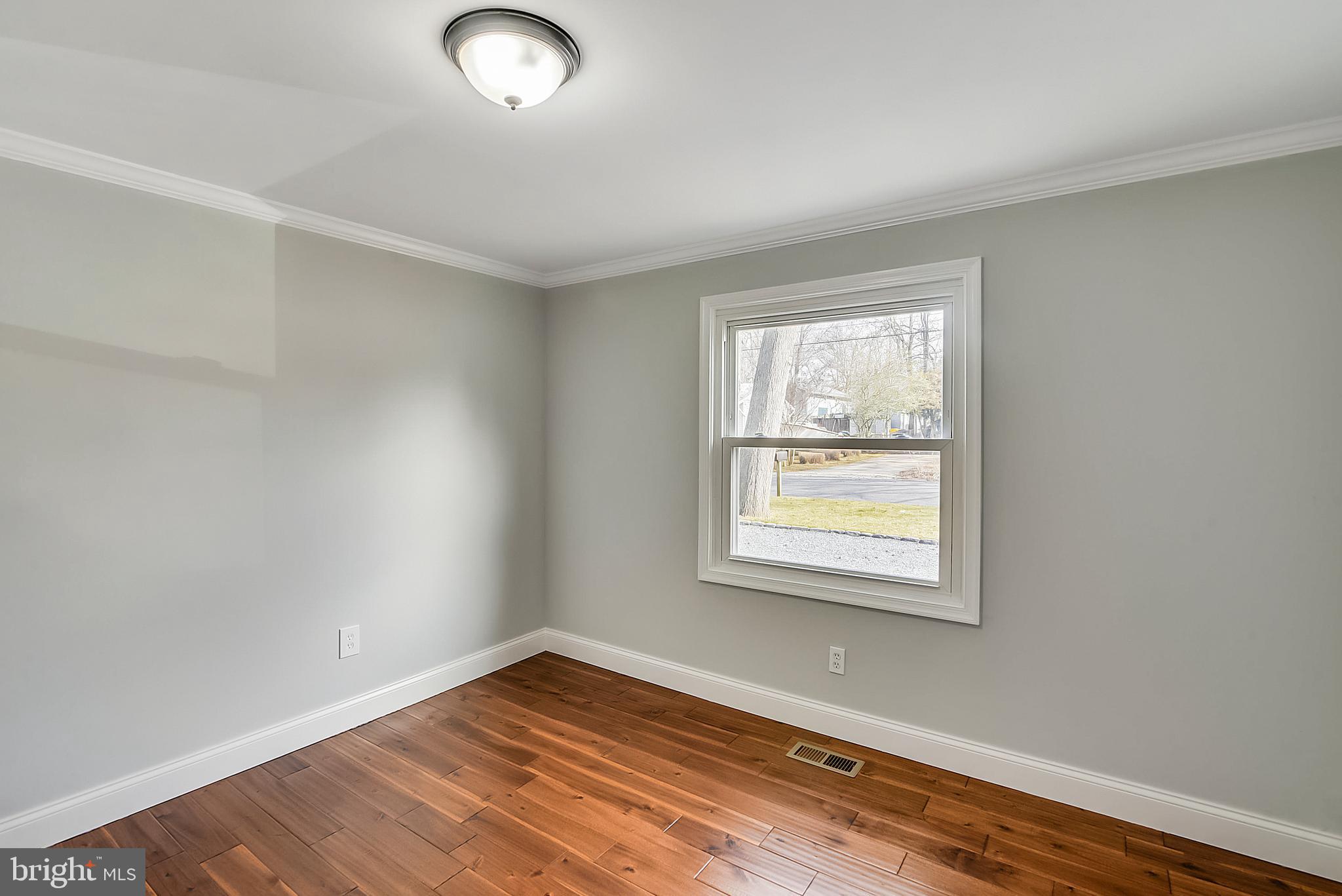 WOODLAND BEACH - Residential