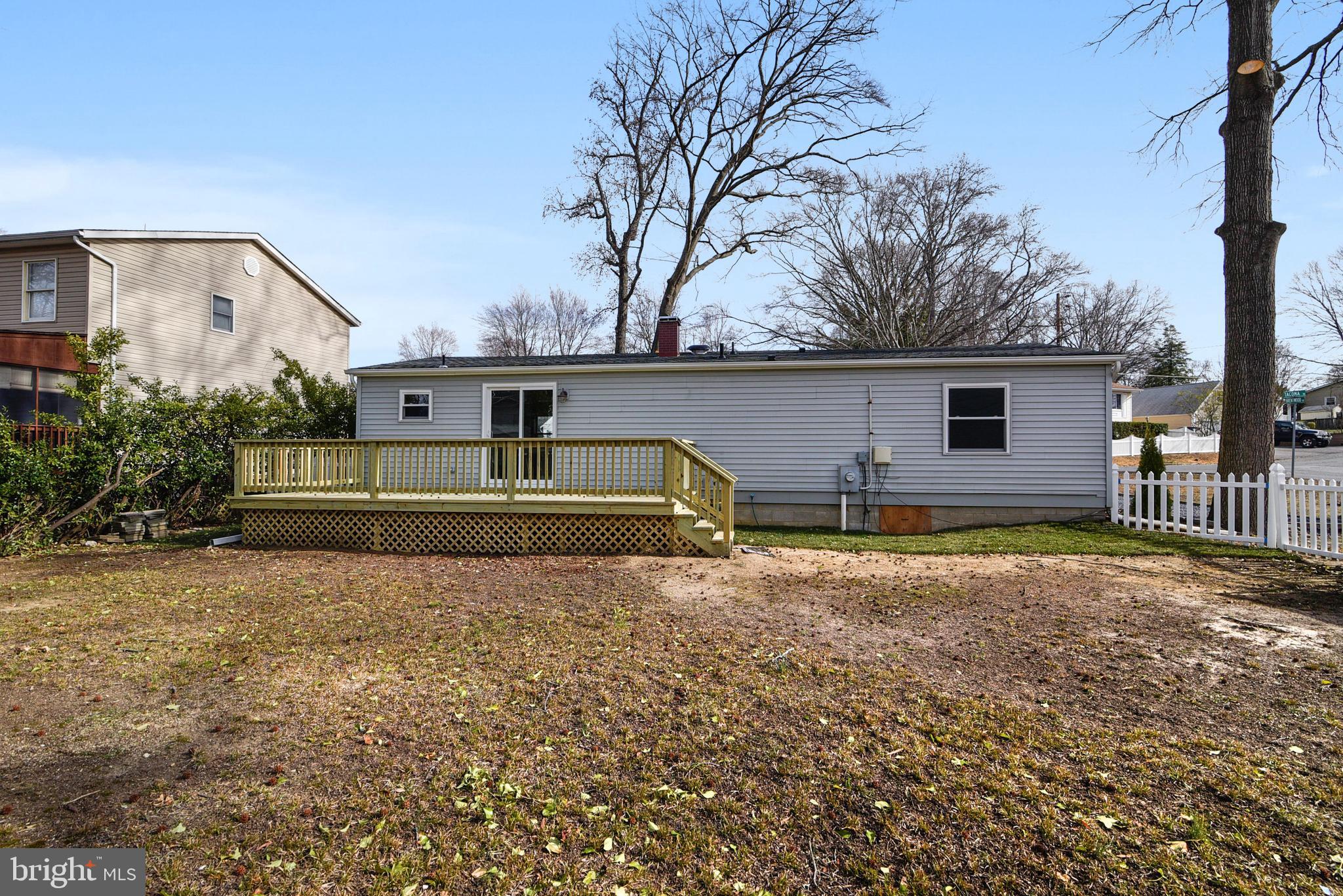 WOODLAND BEACH - Residential