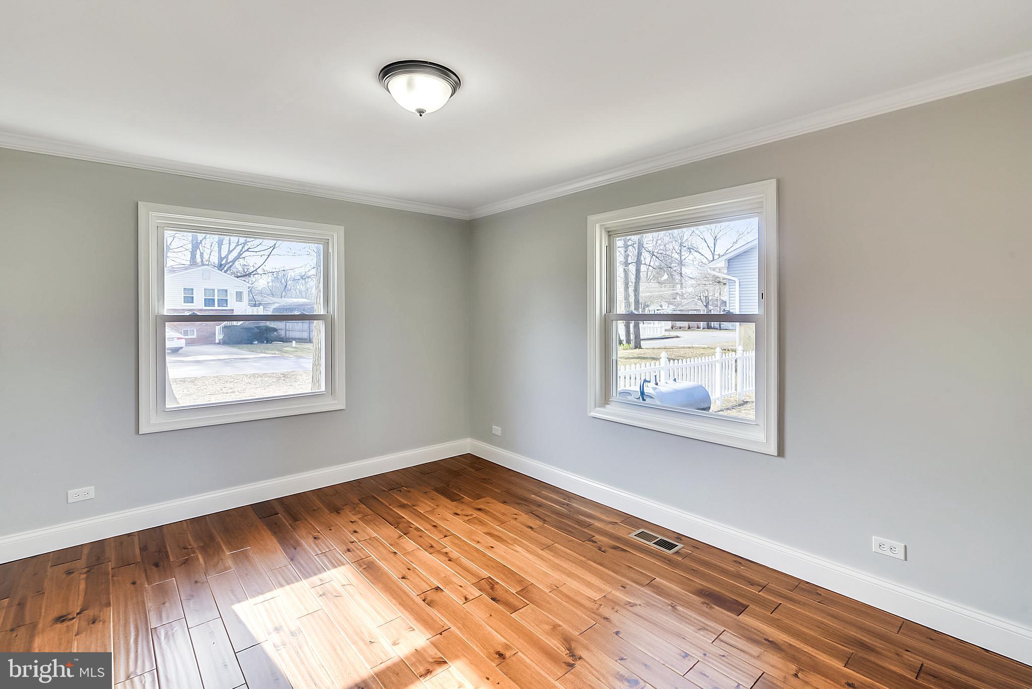 WOODLAND BEACH - Residential