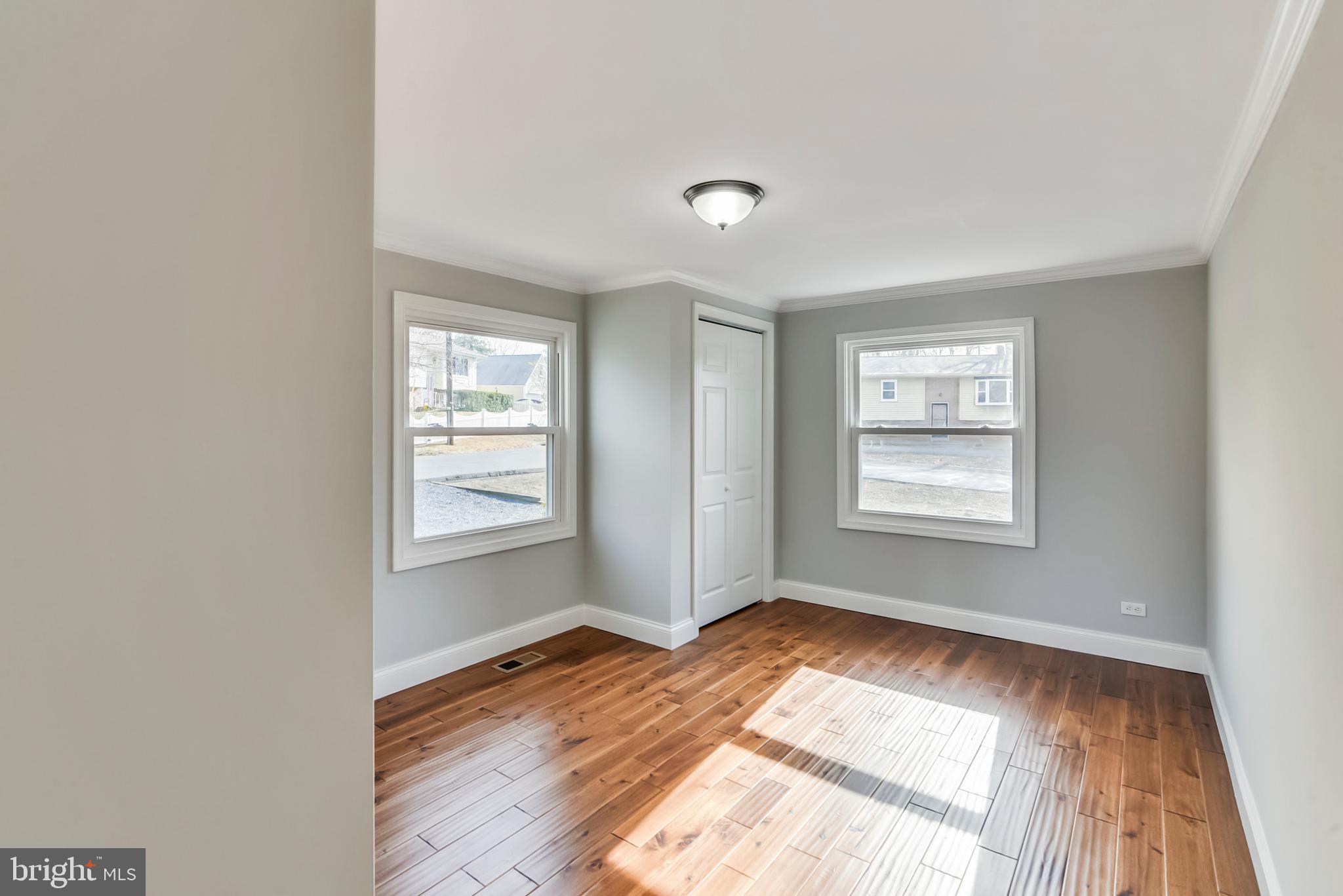 WOODLAND BEACH - Residential