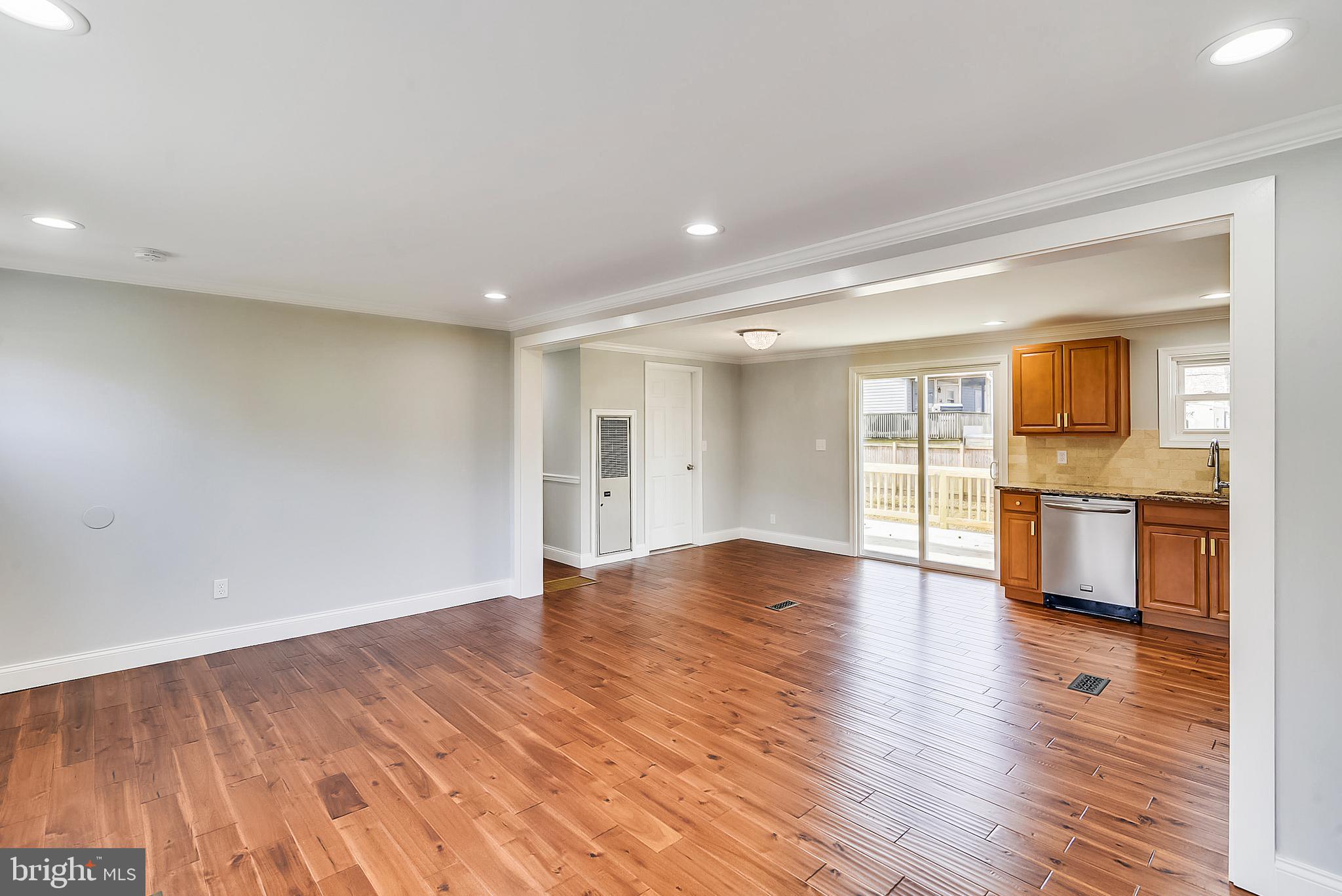 WOODLAND BEACH - Residential