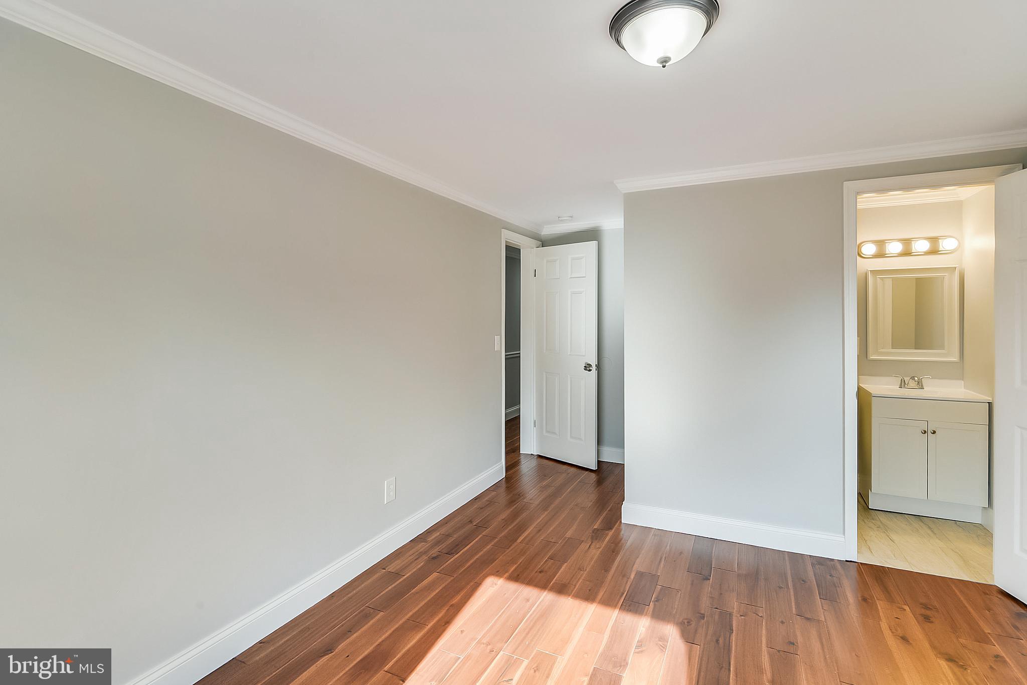 WOODLAND BEACH - Residential