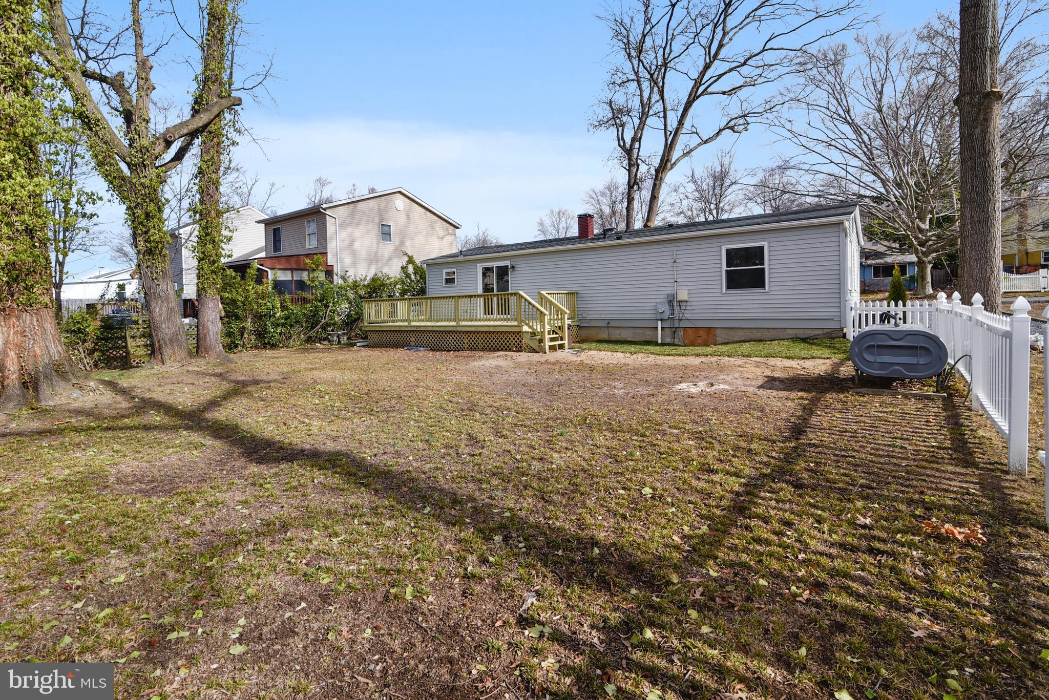 WOODLAND BEACH - Residential