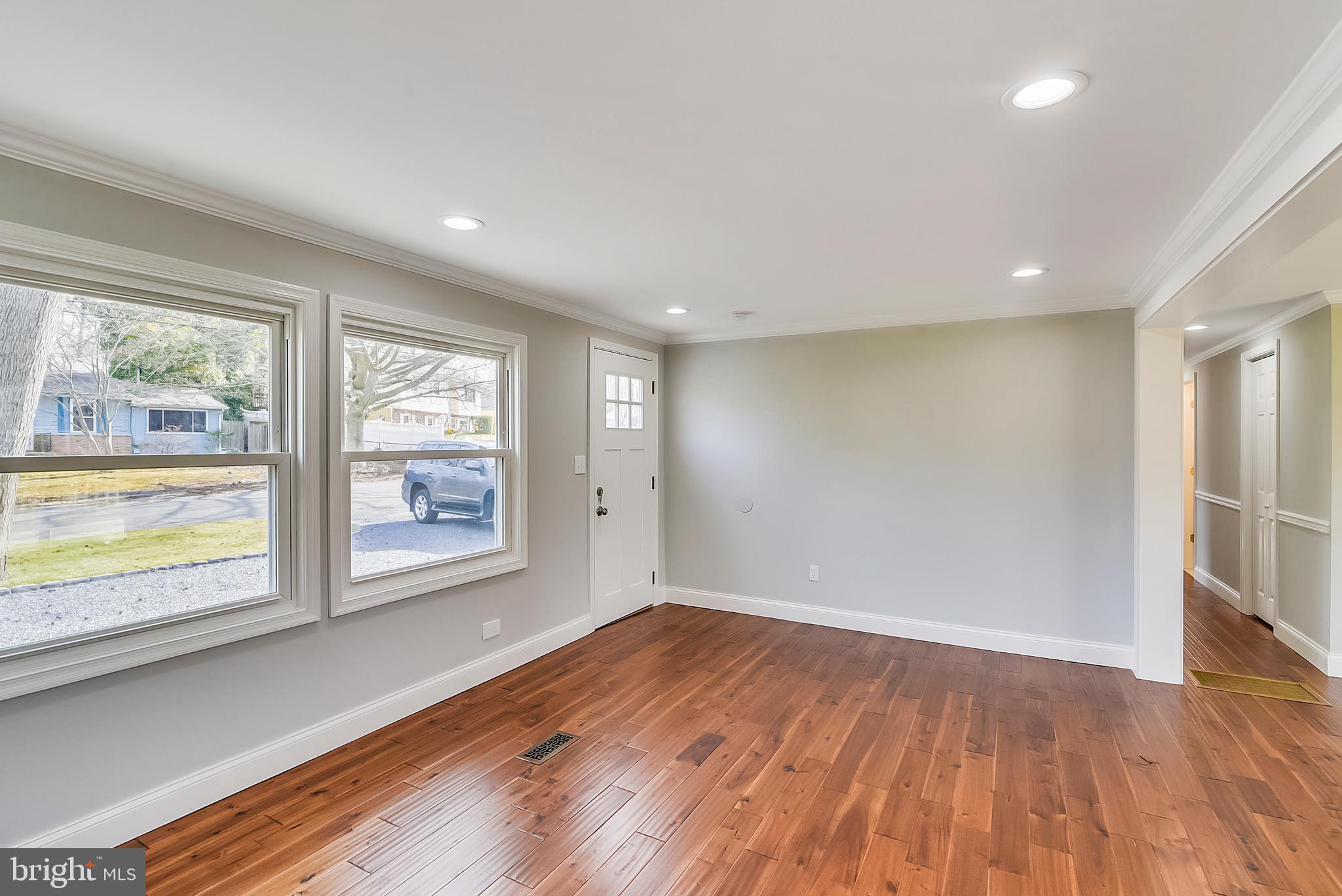 WOODLAND BEACH - Residential