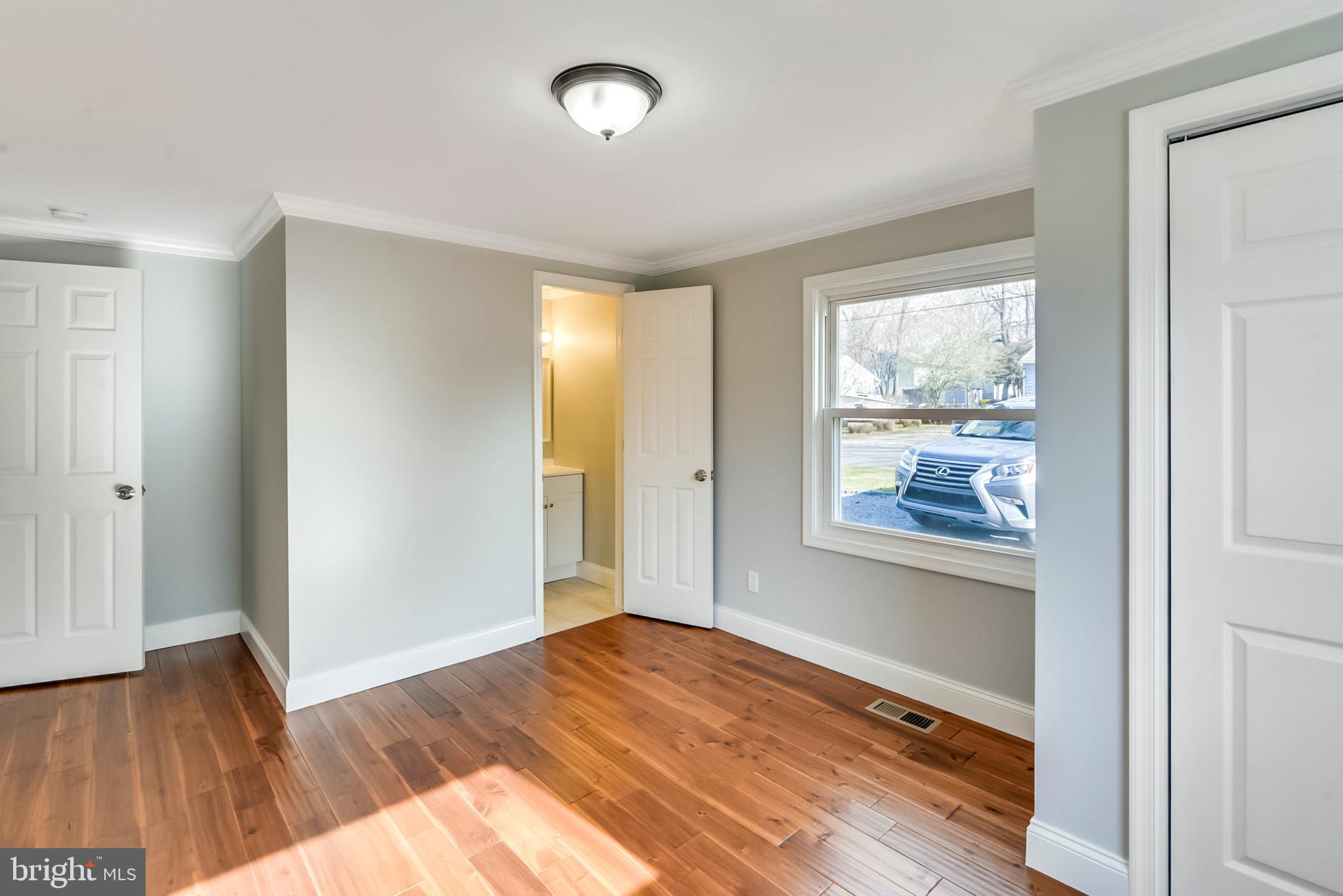 WOODLAND BEACH - Residential