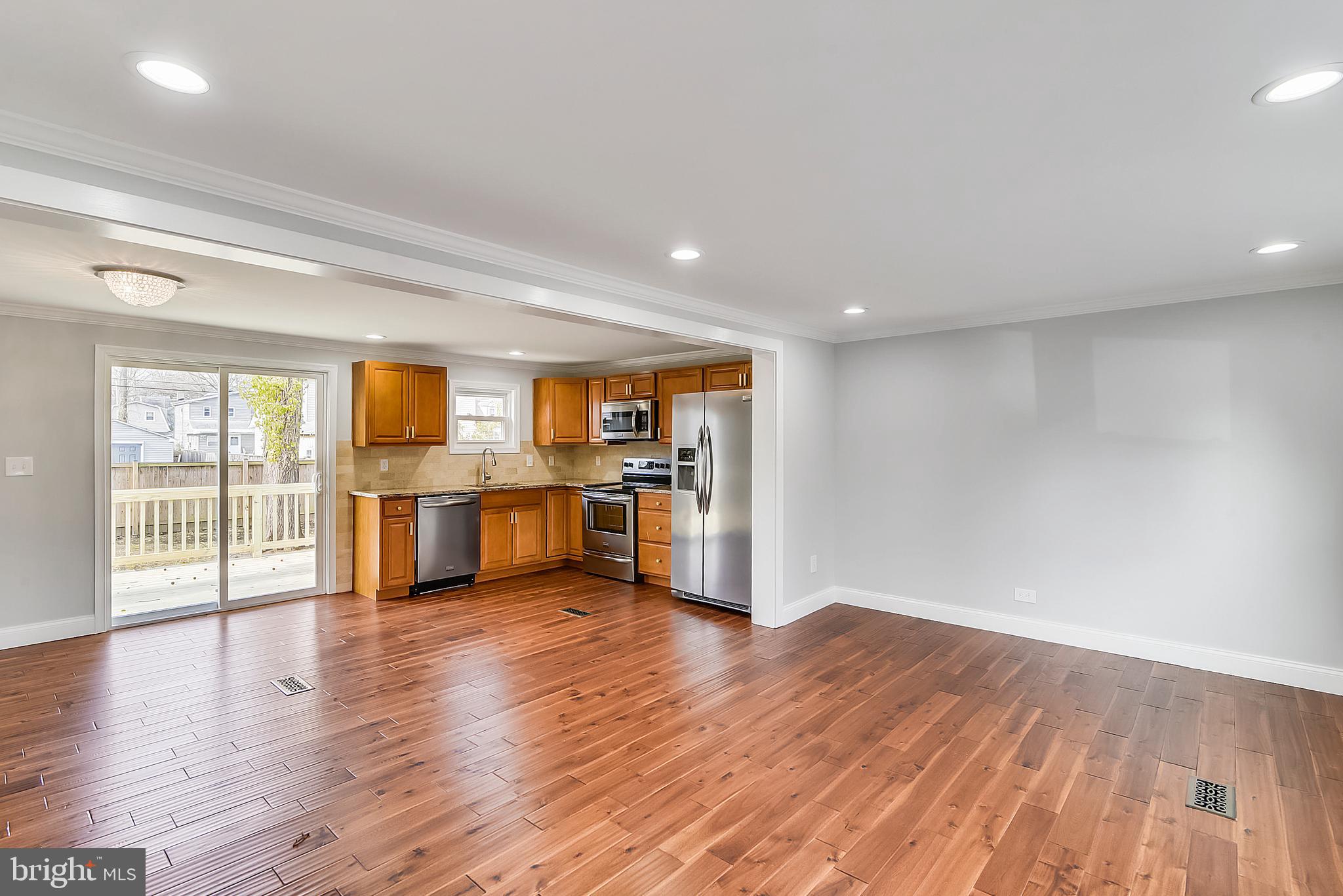 WOODLAND BEACH - Residential