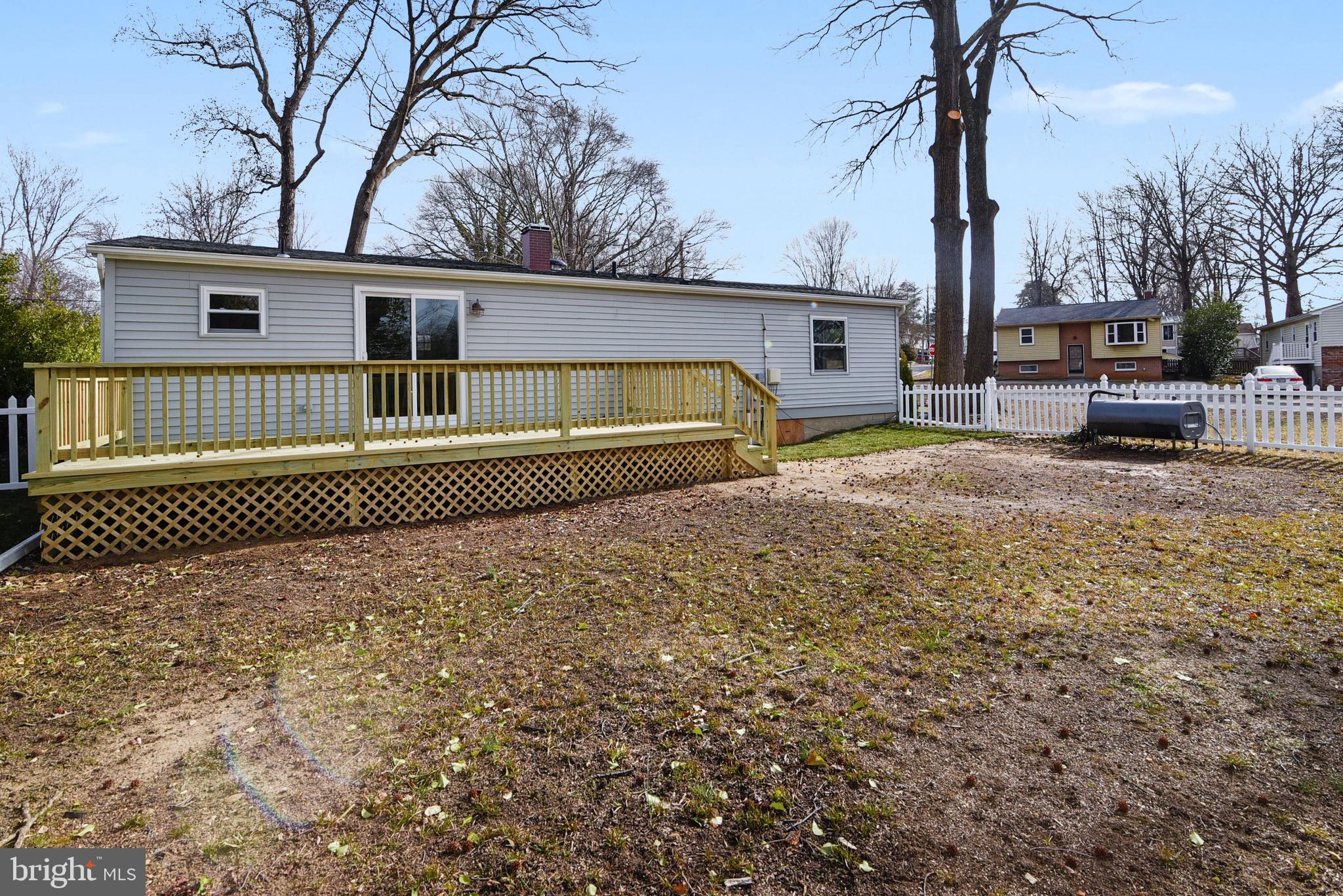 WOODLAND BEACH - Residential