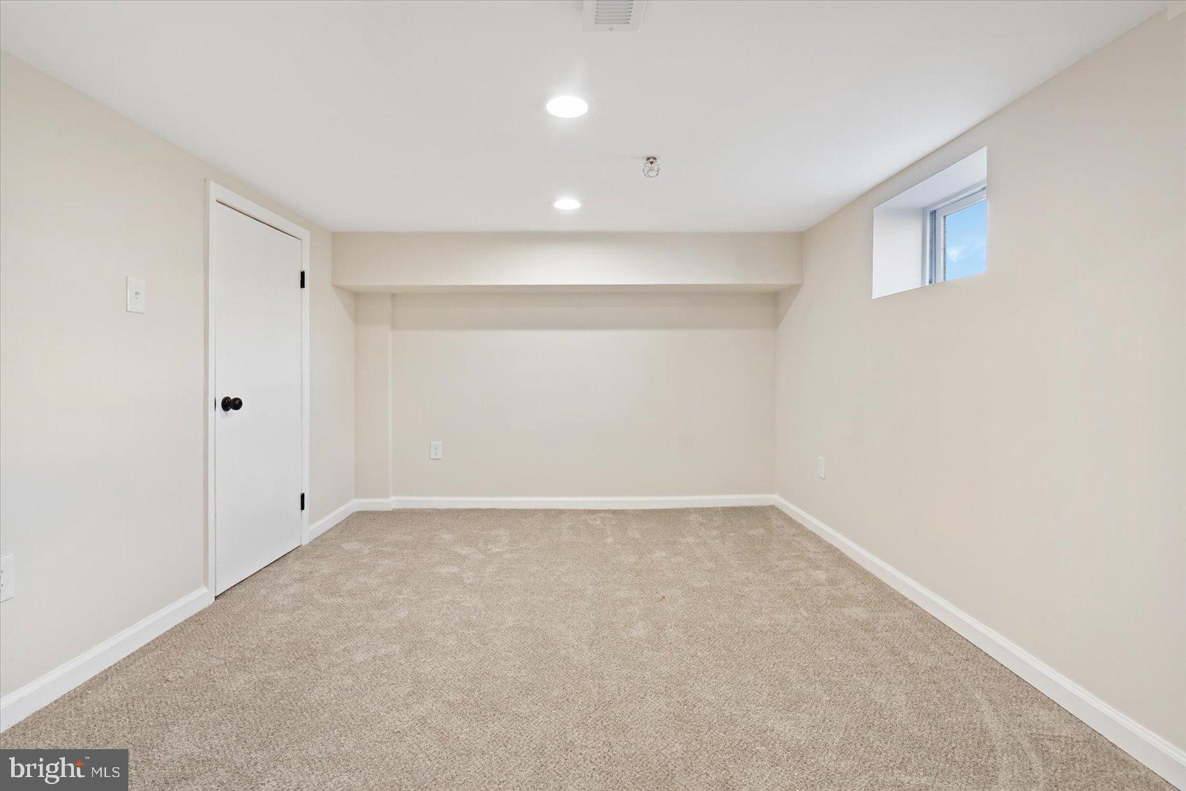 SPARROWS POINT MANOR - Residential