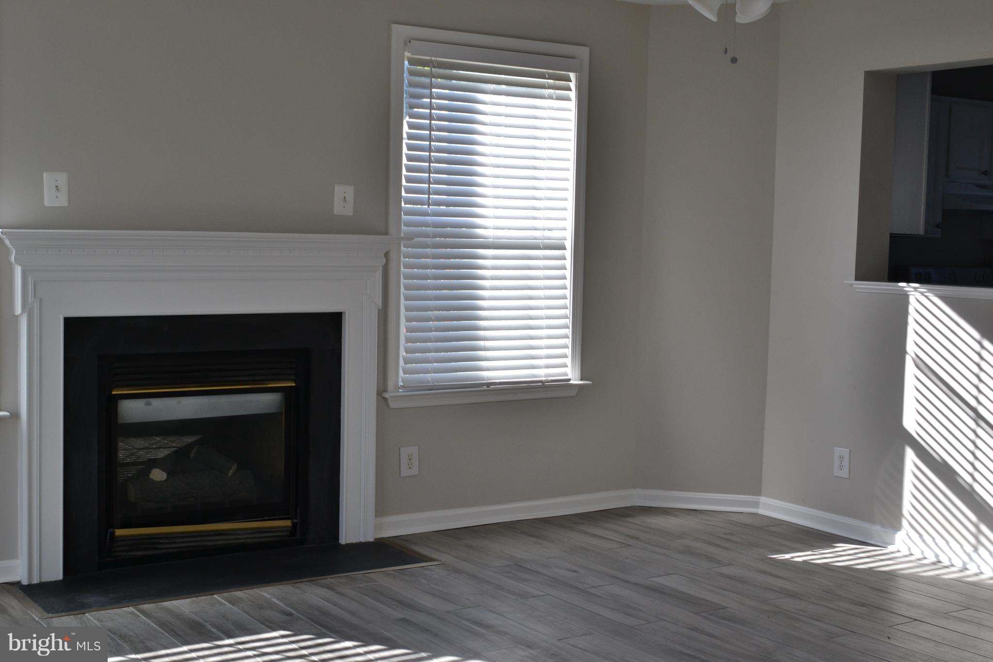 CHARLESTOWN COMMONS - Residential Lease