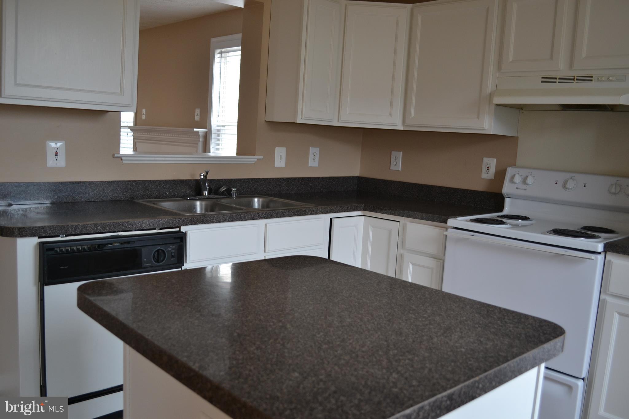 CHARLESTOWN COMMONS - Residential Lease