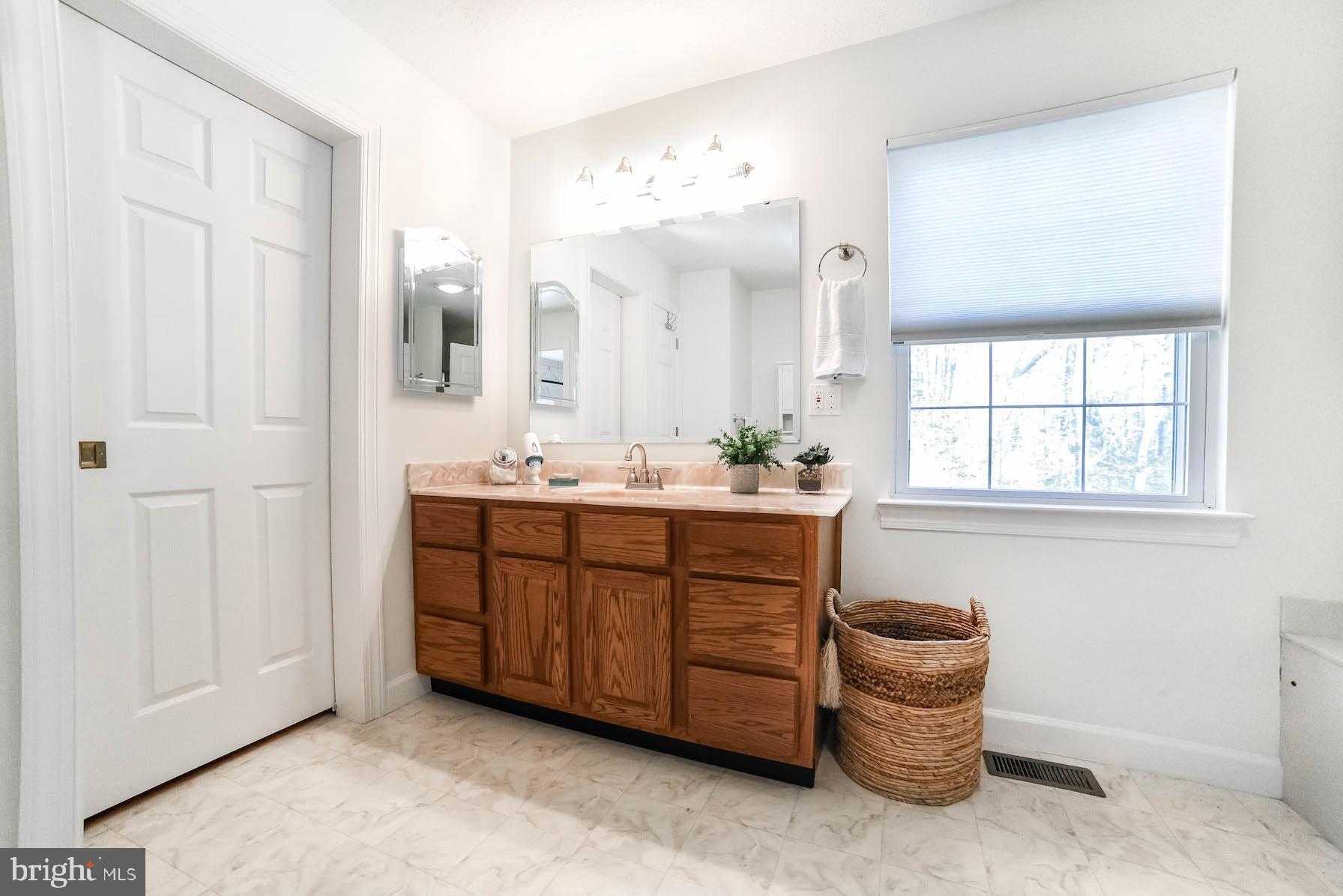 CHESTNUT HILLS - Residential