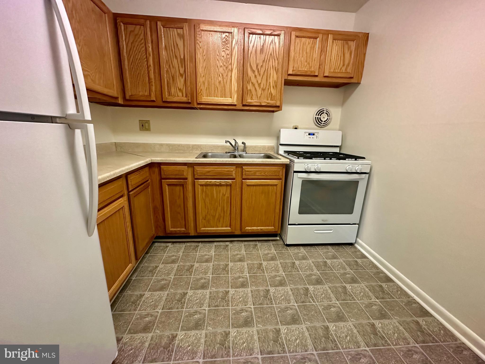 NORTHSIDE TOWNHOUSE APARTMENTS - Residential Lease