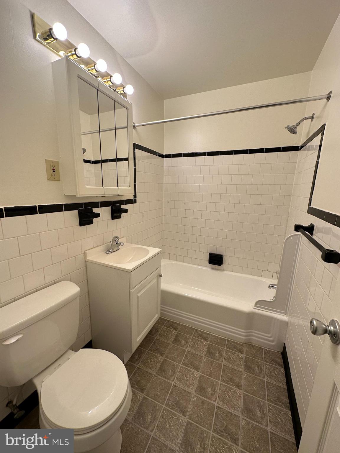 NORTHSIDE TOWNHOUSE APARTMENTS - Residential Lease