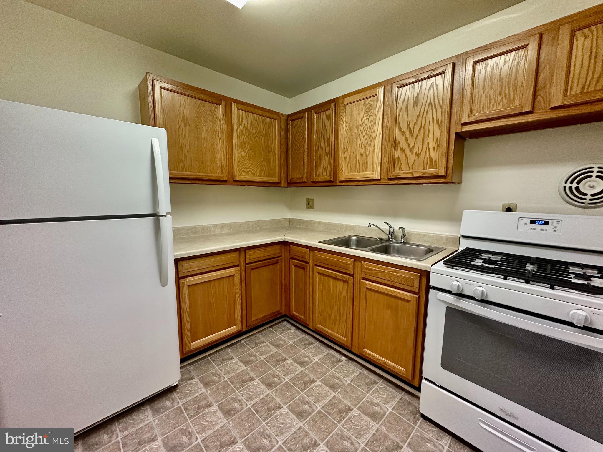 NORTHSIDE TOWNHOUSE APARTMENTS - Residential Lease