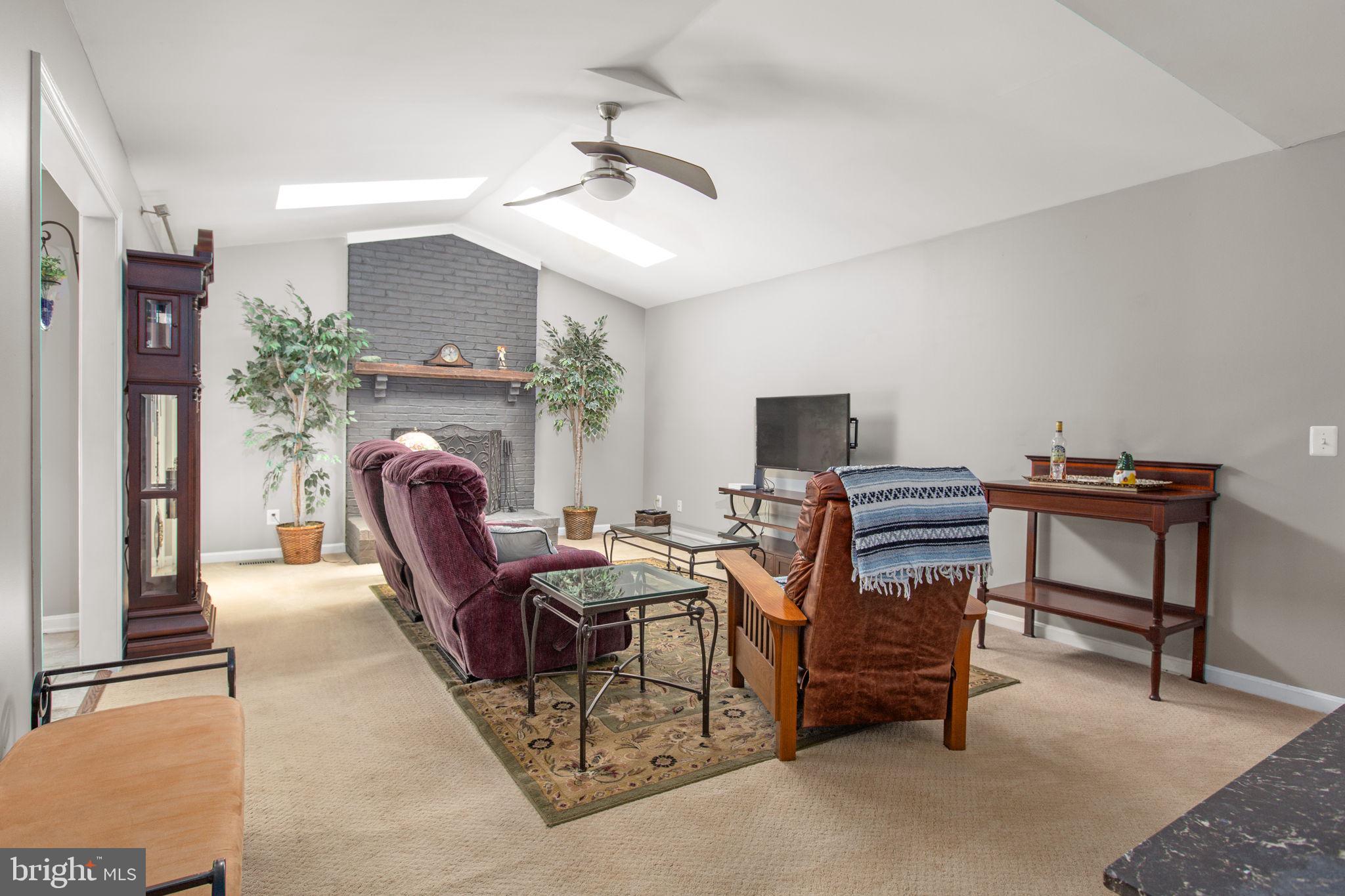 216 FAIRFAX LANE