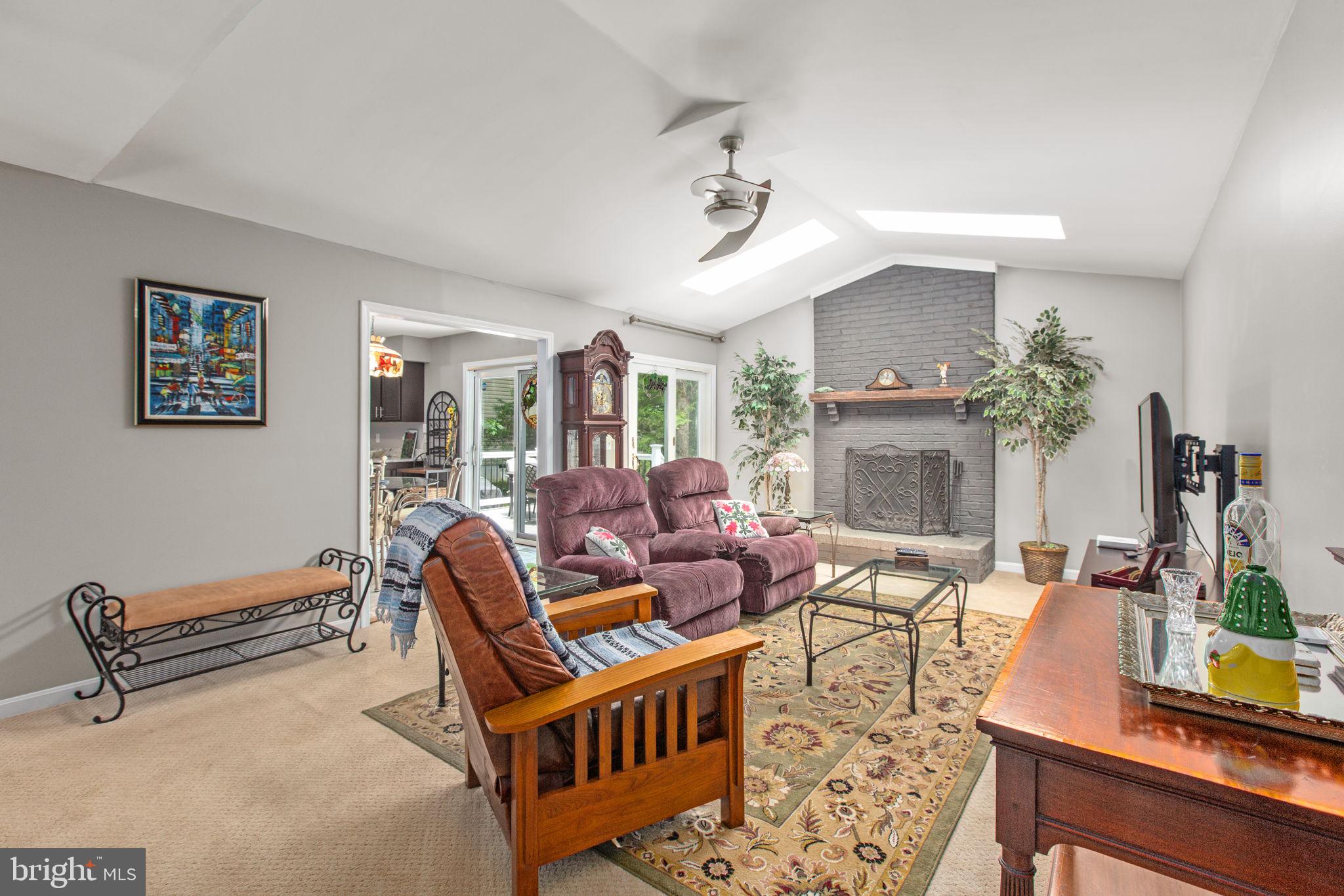 216 FAIRFAX LANE