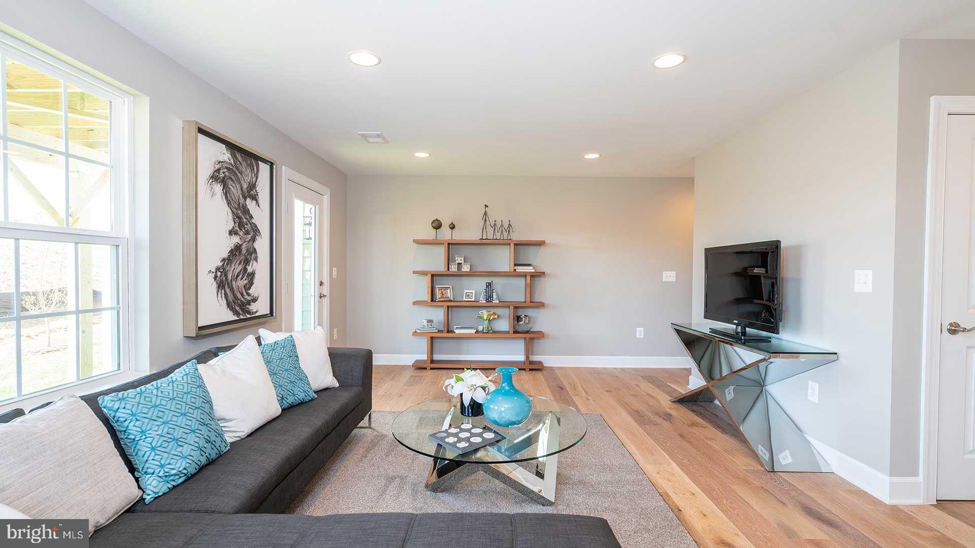 PRESIDENTS POINTE - Residential