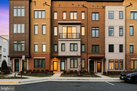 Condo For Sale - 43182 Mongold Square<br/> ASHBURN, VA 20148