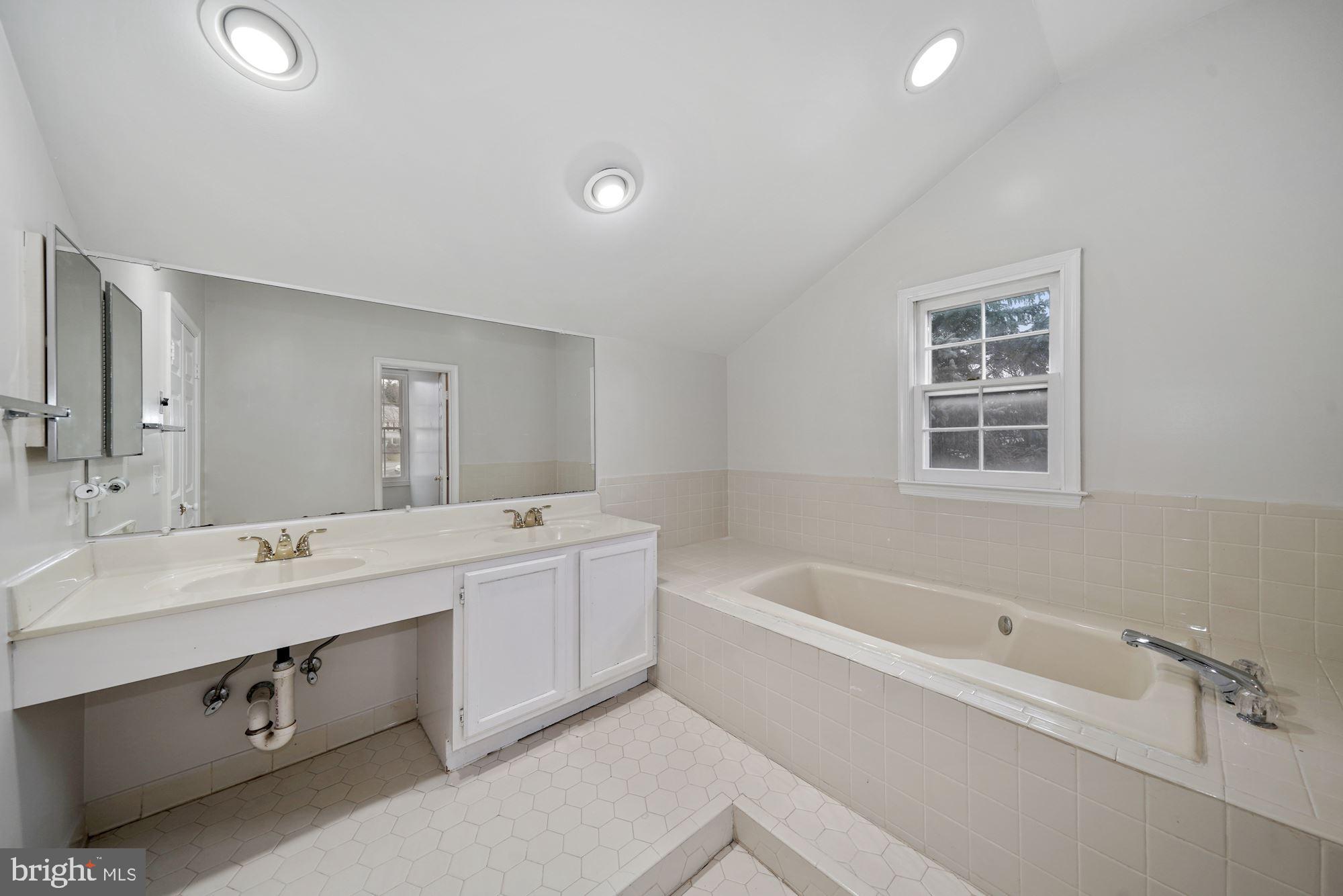 HALLOWELL - Residential