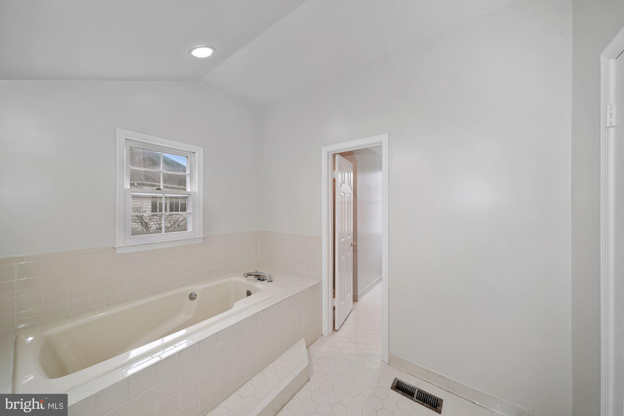 HALLOWELL - Residential