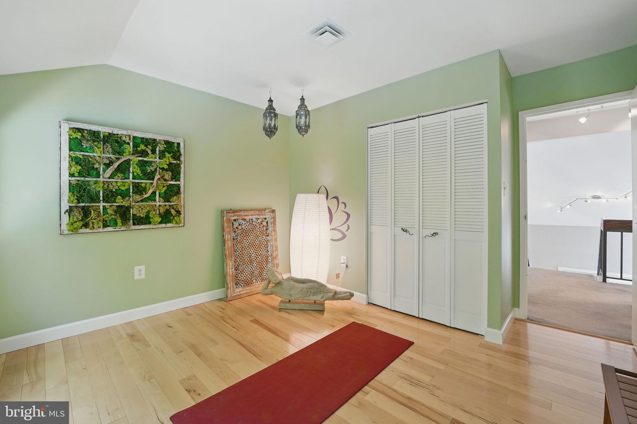 FOX MILL WOODS - Residential