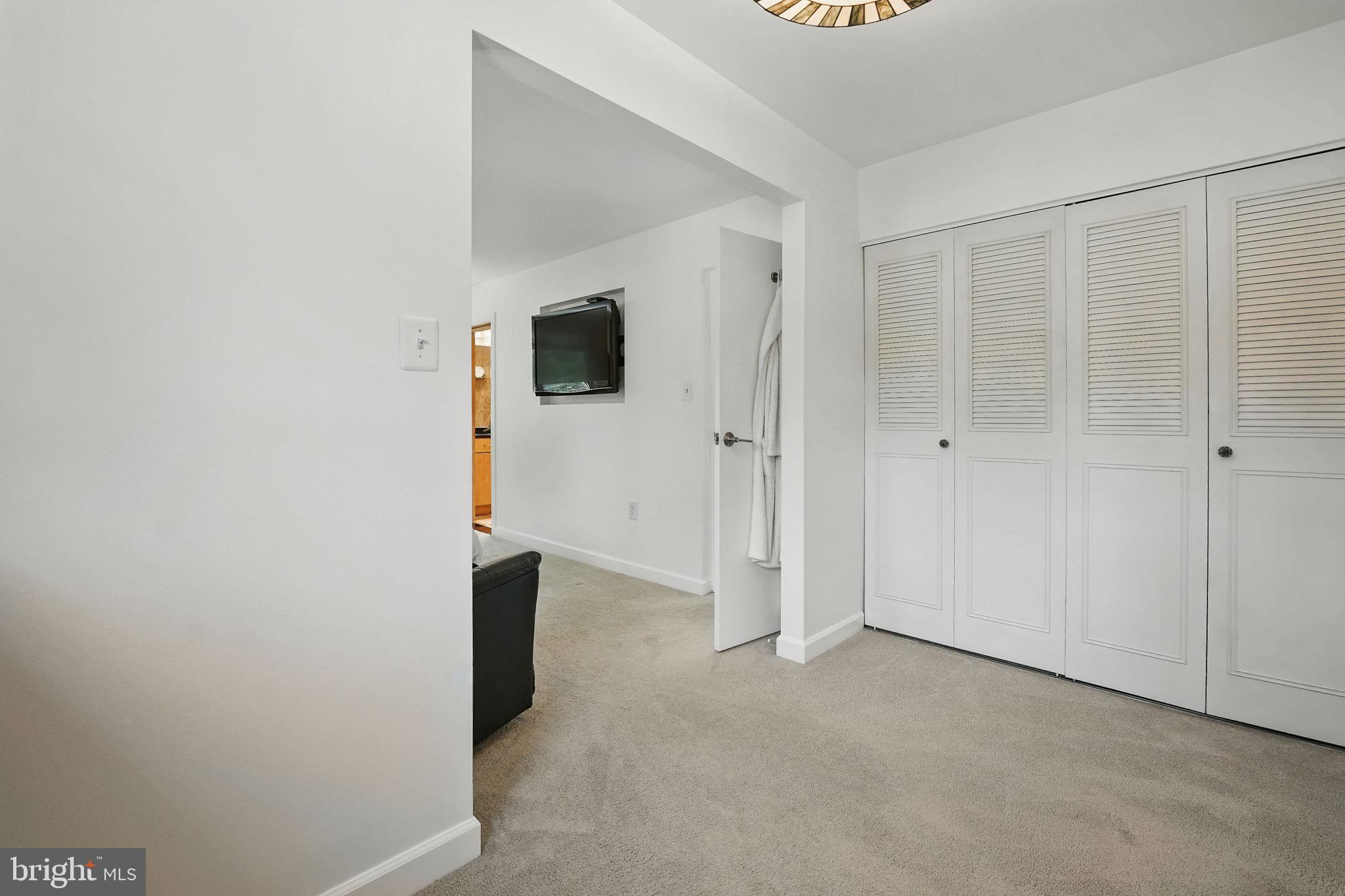 FOX MILL WOODS - Residential