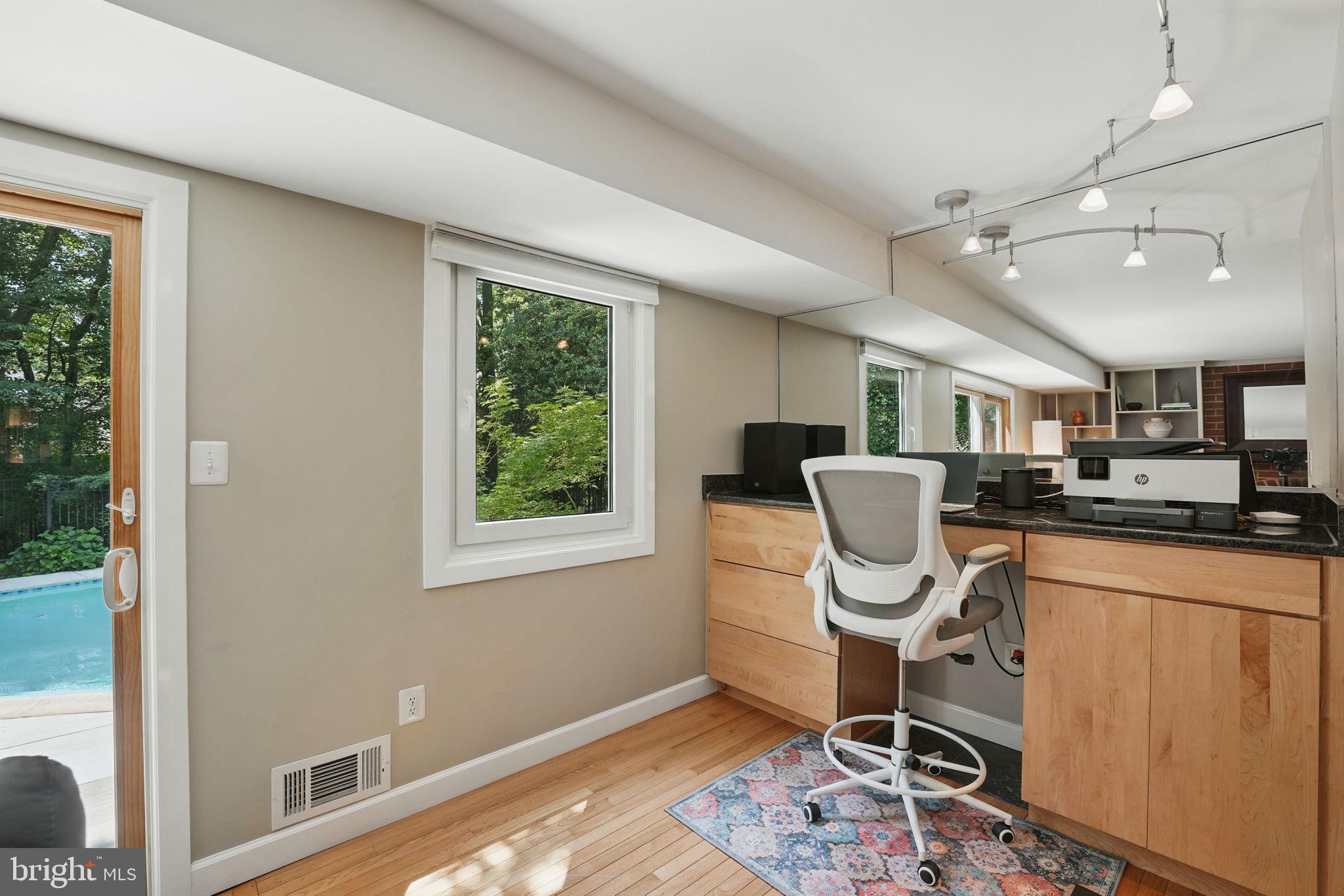 FOX MILL WOODS - Residential