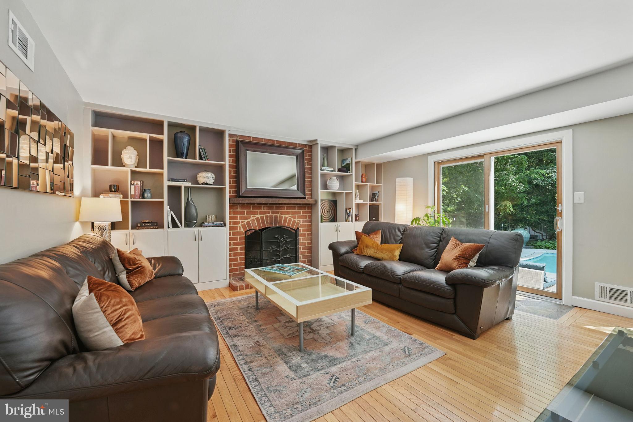 FOX MILL WOODS - Residential