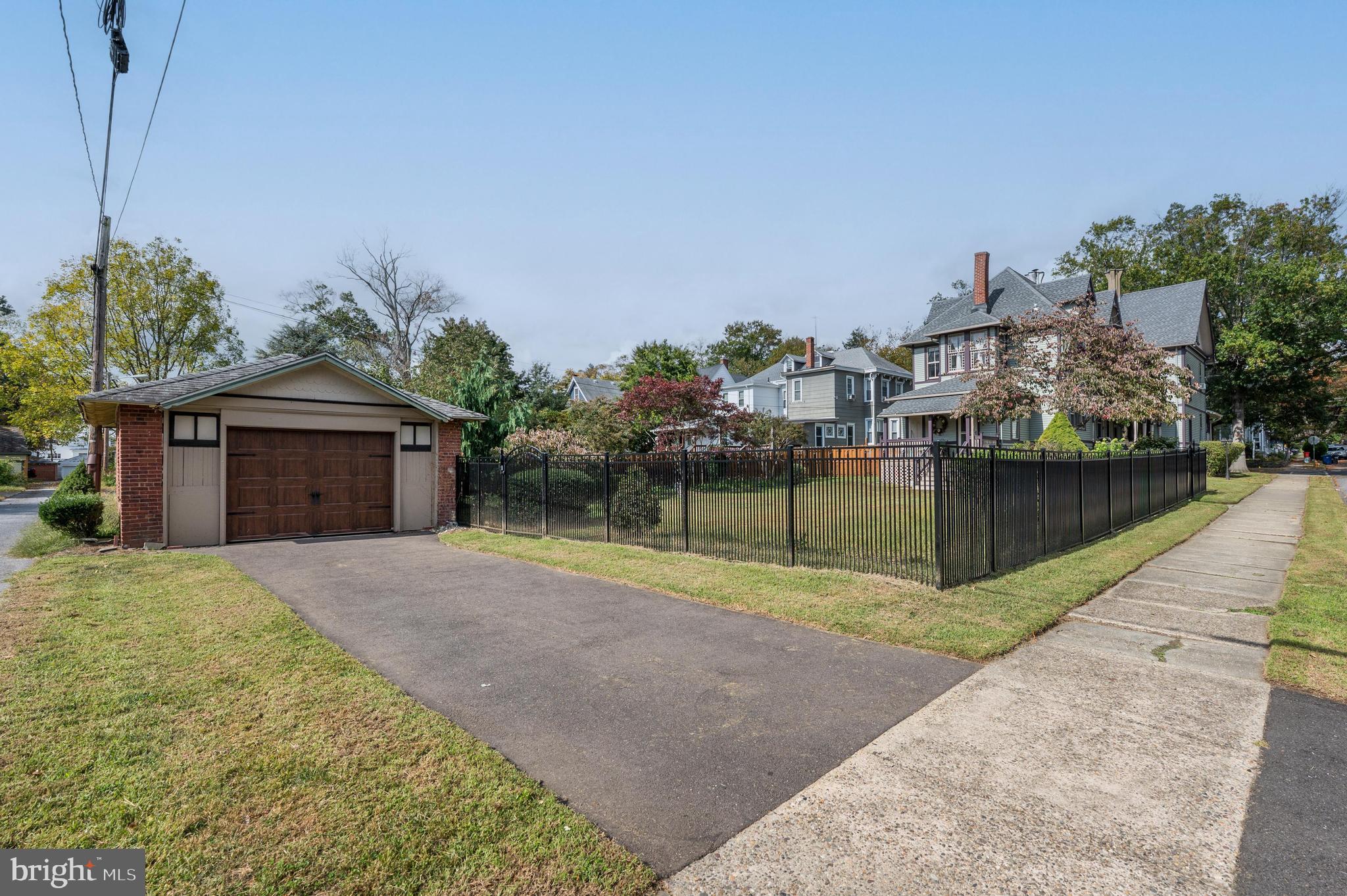 HISTORIC DISTRICT - Residential
