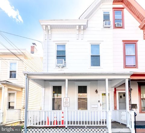 Homes For Rent - 635 Chambers Street<br/> TRENTON, NJ 08611