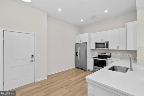 700 Mount Airy Terrace NE Unit 403A, Leesburg, VA MLS: VALO2110554