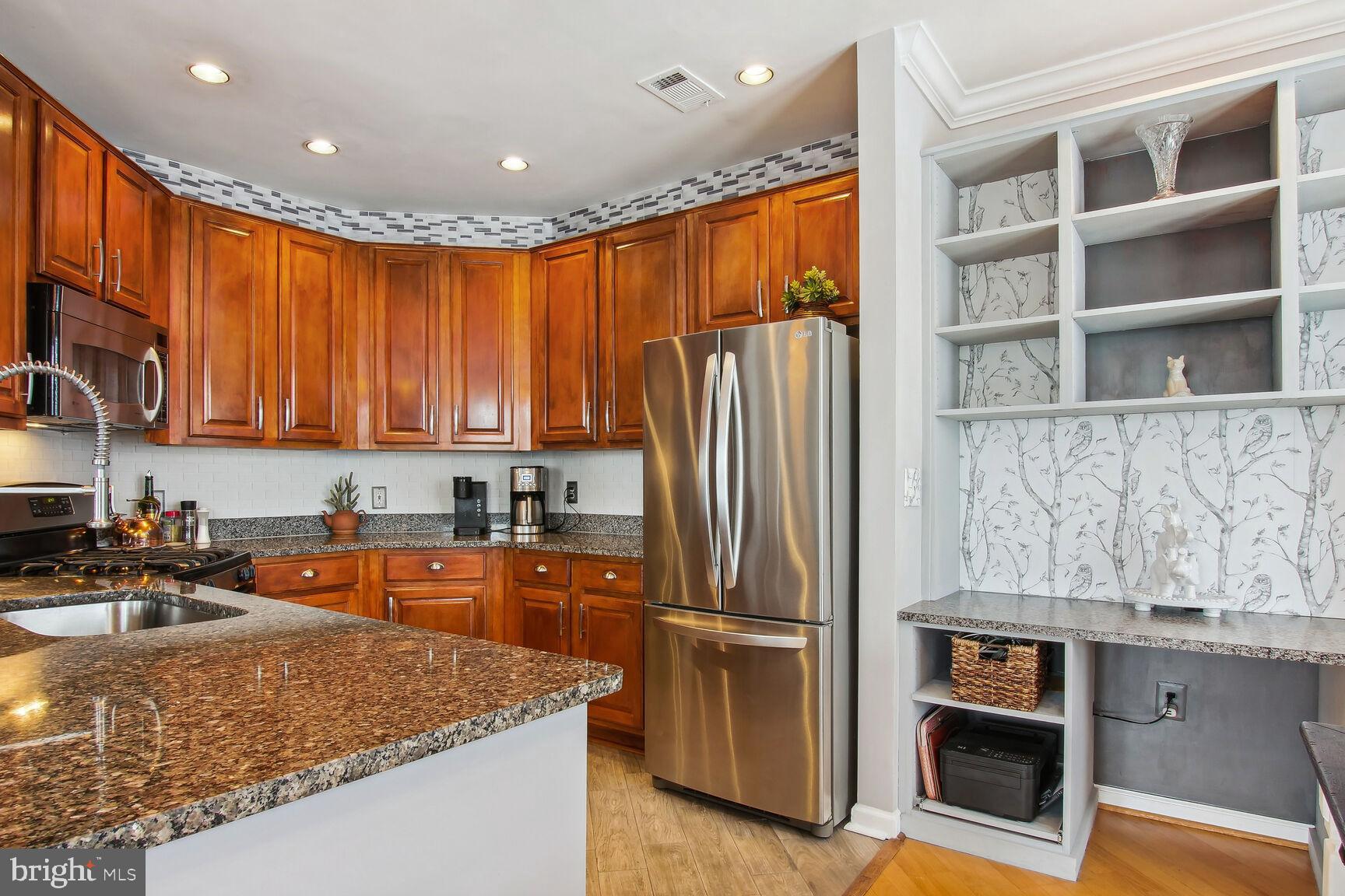 SAVOY AT RESTON TOWN CENTER - Residential