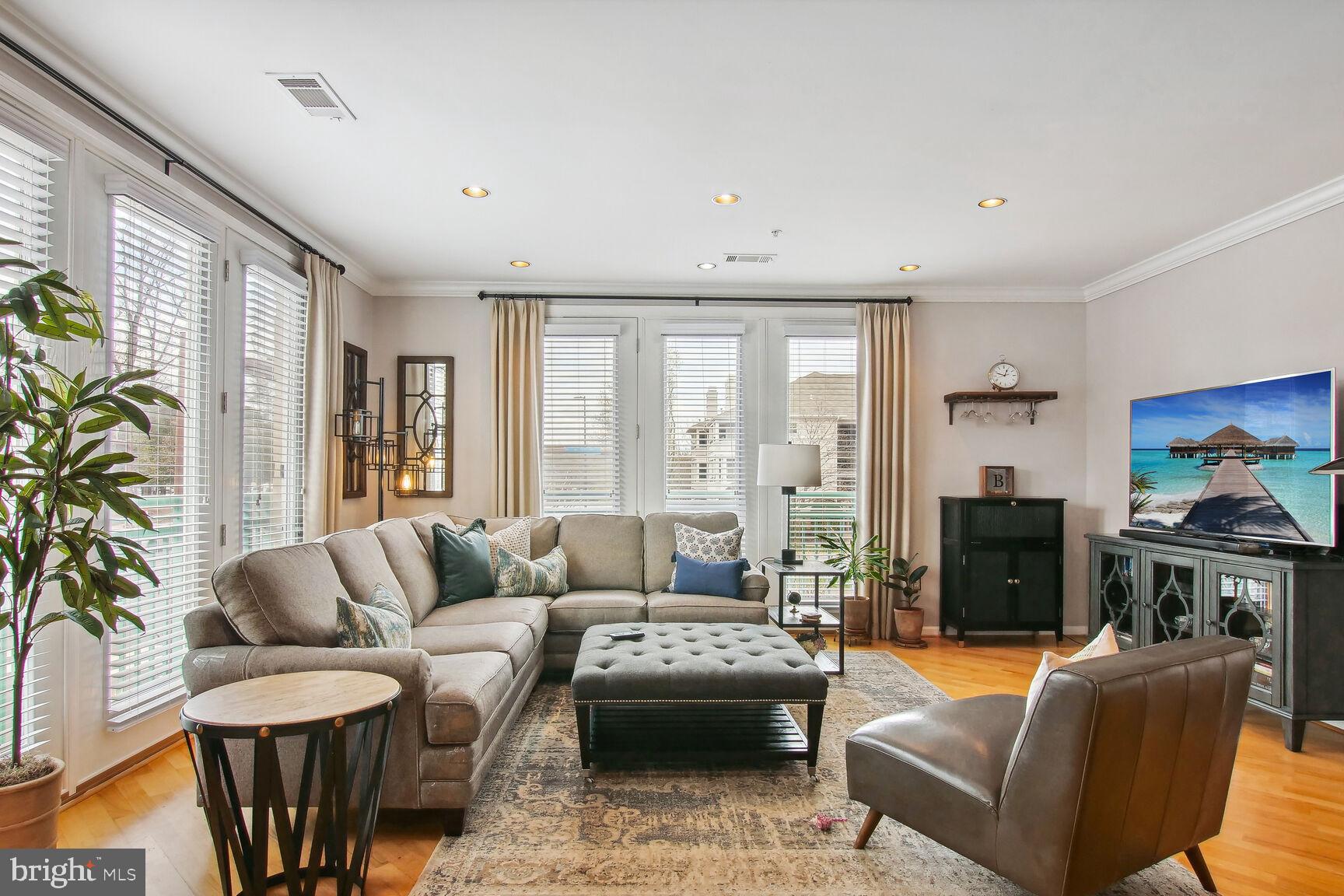 SAVOY AT RESTON TOWN CENTER - Residential