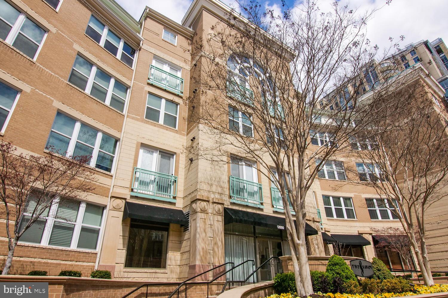 SAVOY AT RESTON TOWN CENTER - Residential