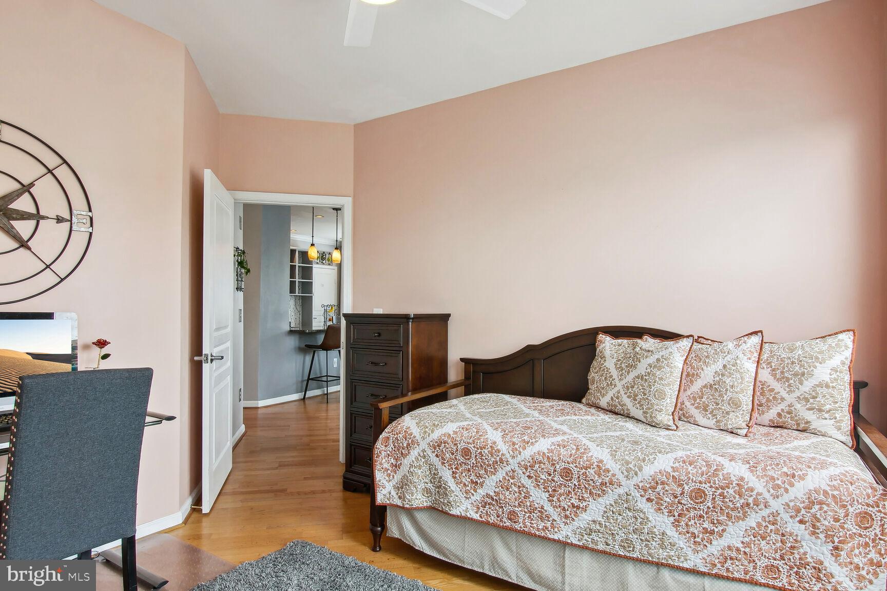 SAVOY AT RESTON TOWN CENTER - Residential