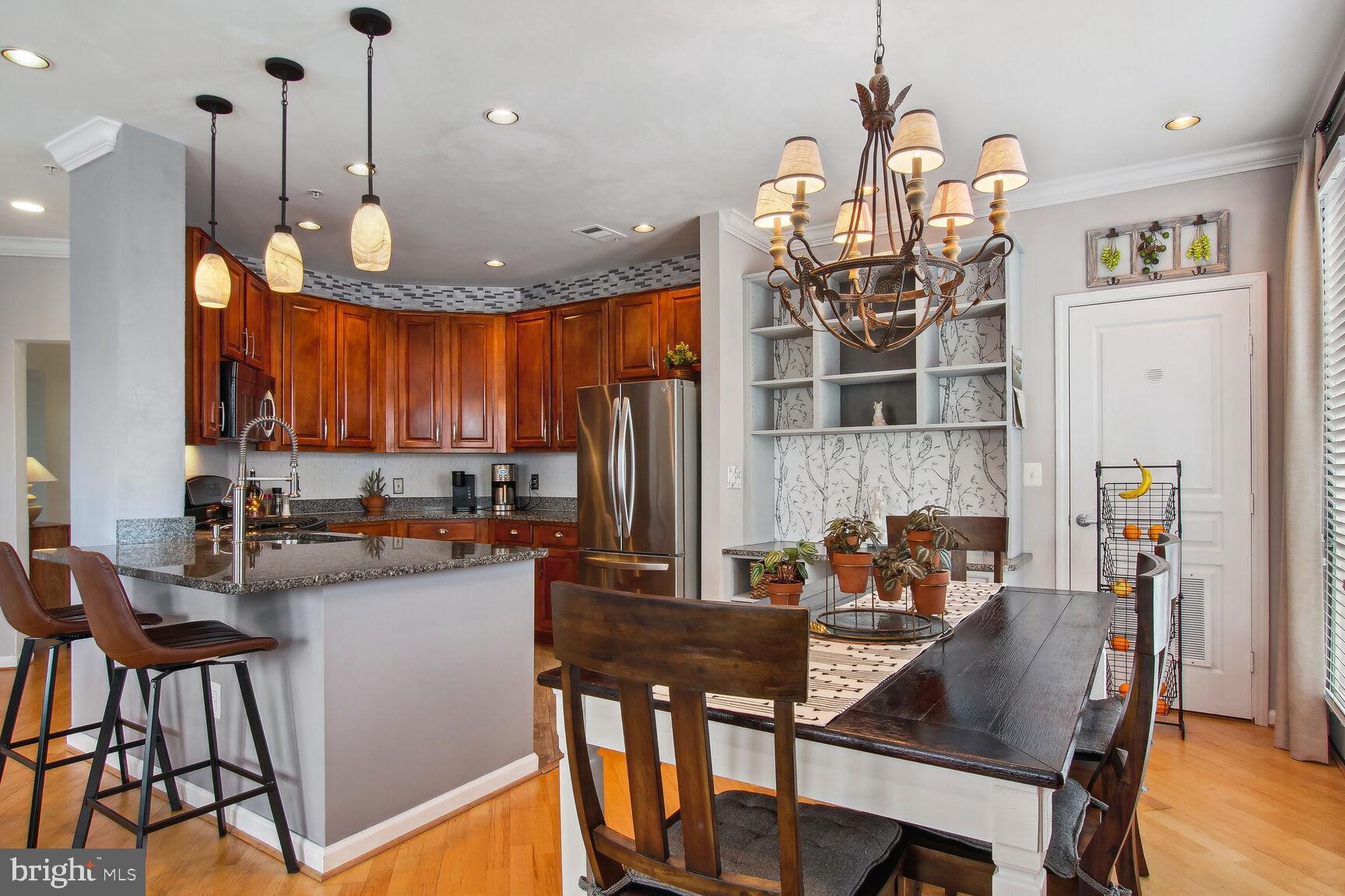 SAVOY AT RESTON TOWN CENTER - Residential