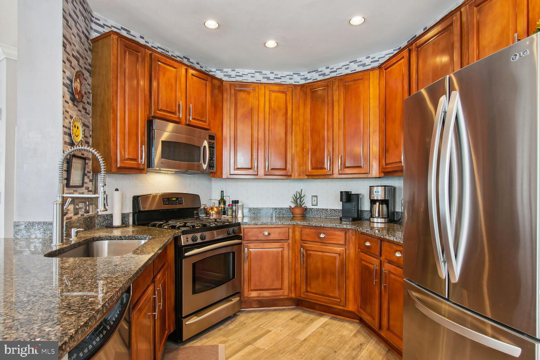 SAVOY AT RESTON TOWN CENTER - Residential