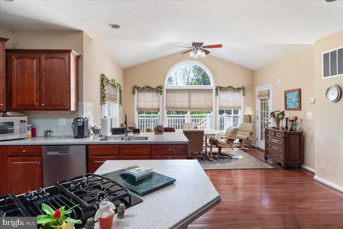 RED BUD RUN - Residential