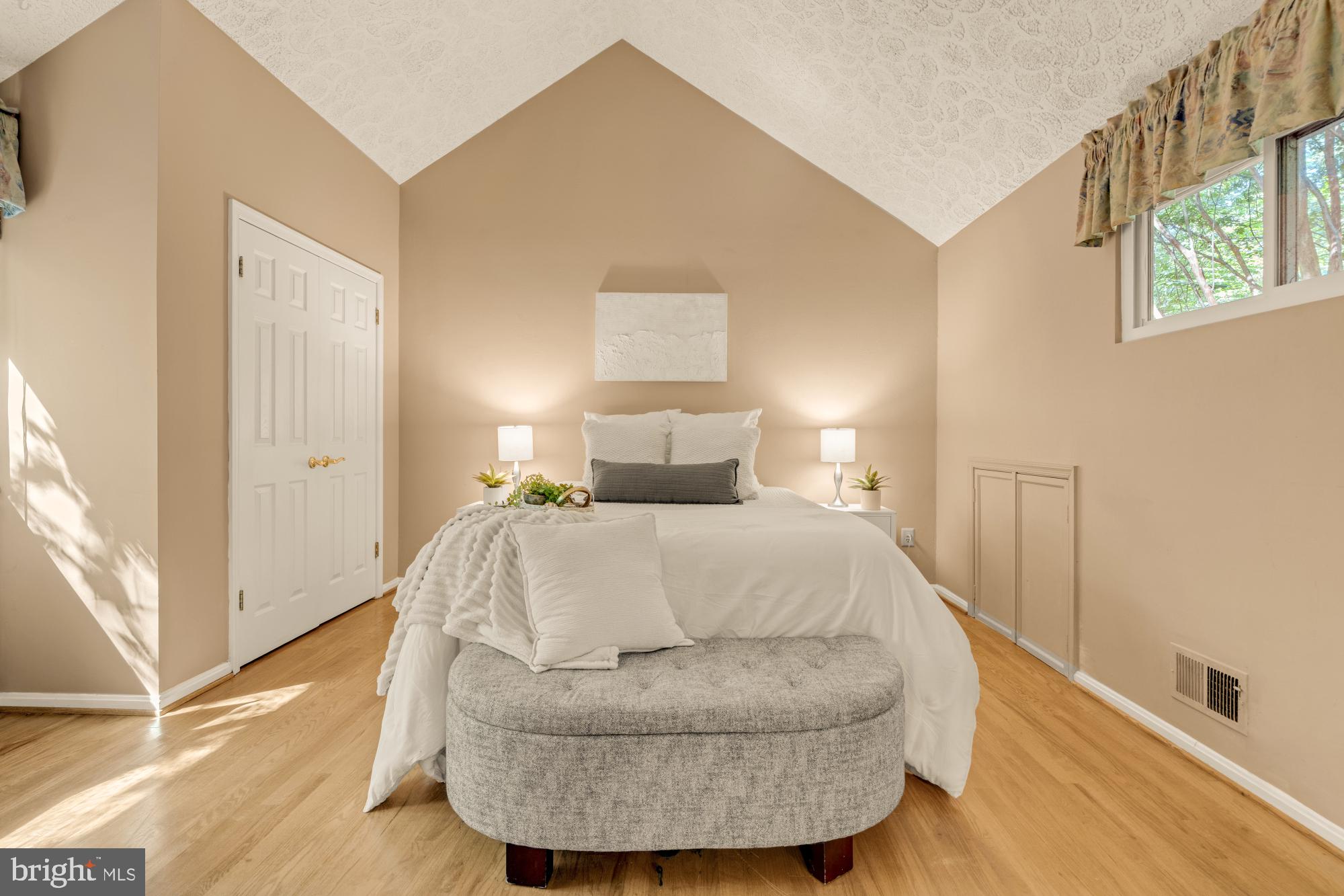 RAINBOW GLEN - Residential