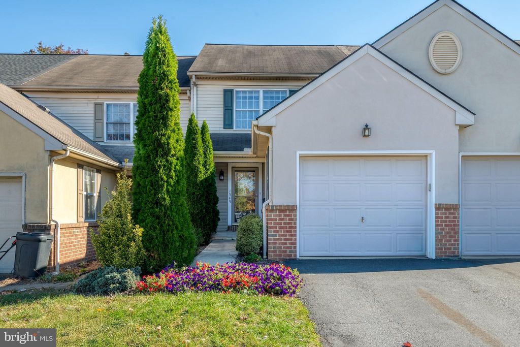 Photo of 1545 Queen Lane, Lancaster, PA 17601 (MLS # PALA2057994)