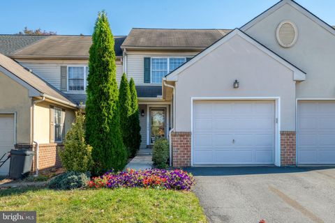 Photo of 1545 Queen Lane, Lancaster, PA 17601 (MLS # PALA2057994)